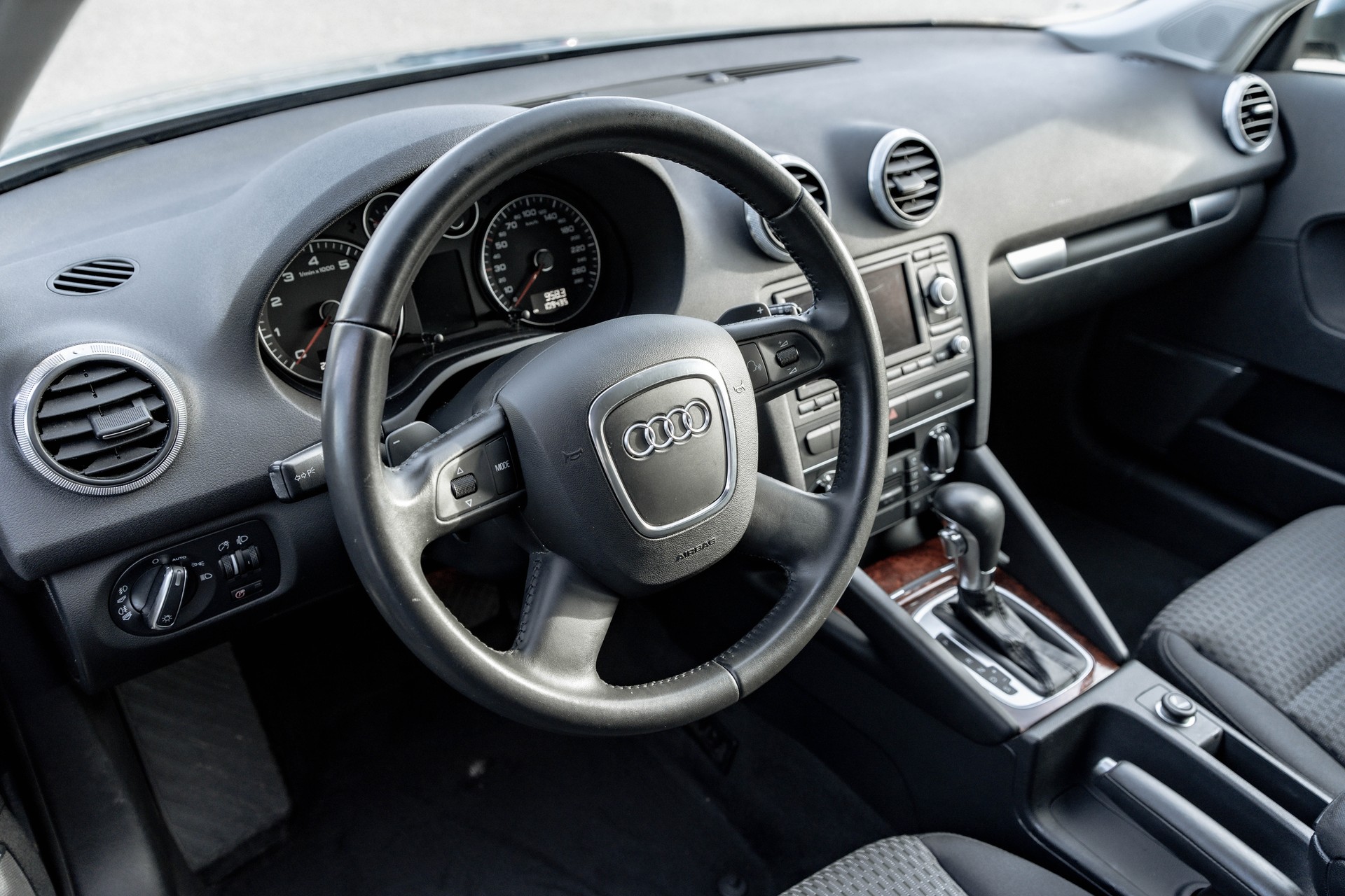 AUDI A3 Sportback 2.0 TFSI Ambiente S-tronic * FRISCH AB MFK * BOSE SOUNDSYSTEM * AMAG SERVICEGEPFLEGT *-image-17