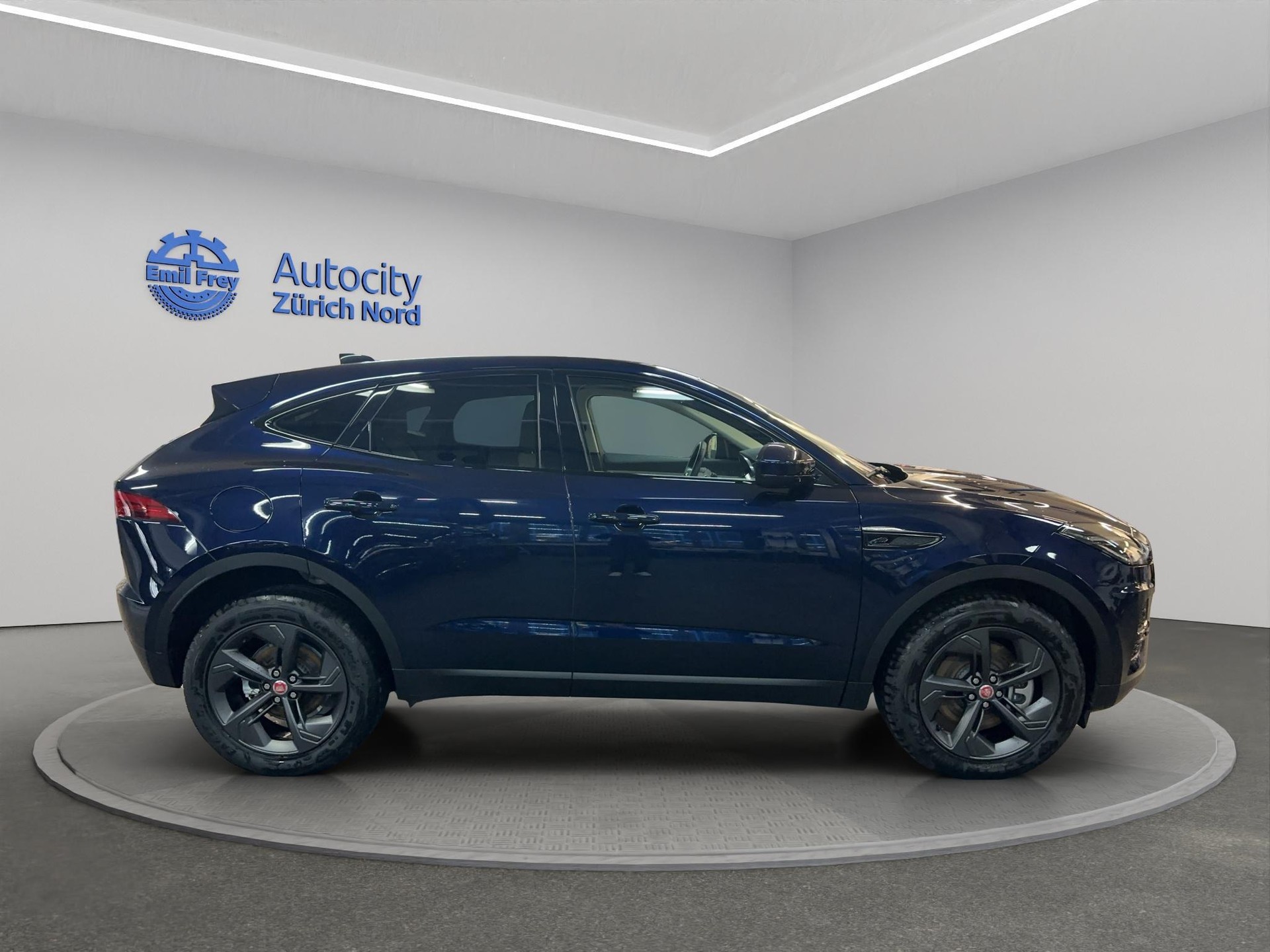 JAGUAR E-Pace 2.0 D I4 165 SE AWD-image-4