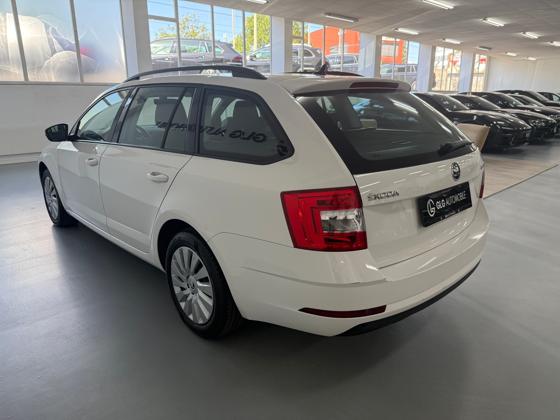 SKODA Octavia Combi 2.0 TDI Ambition DSG-image-5
