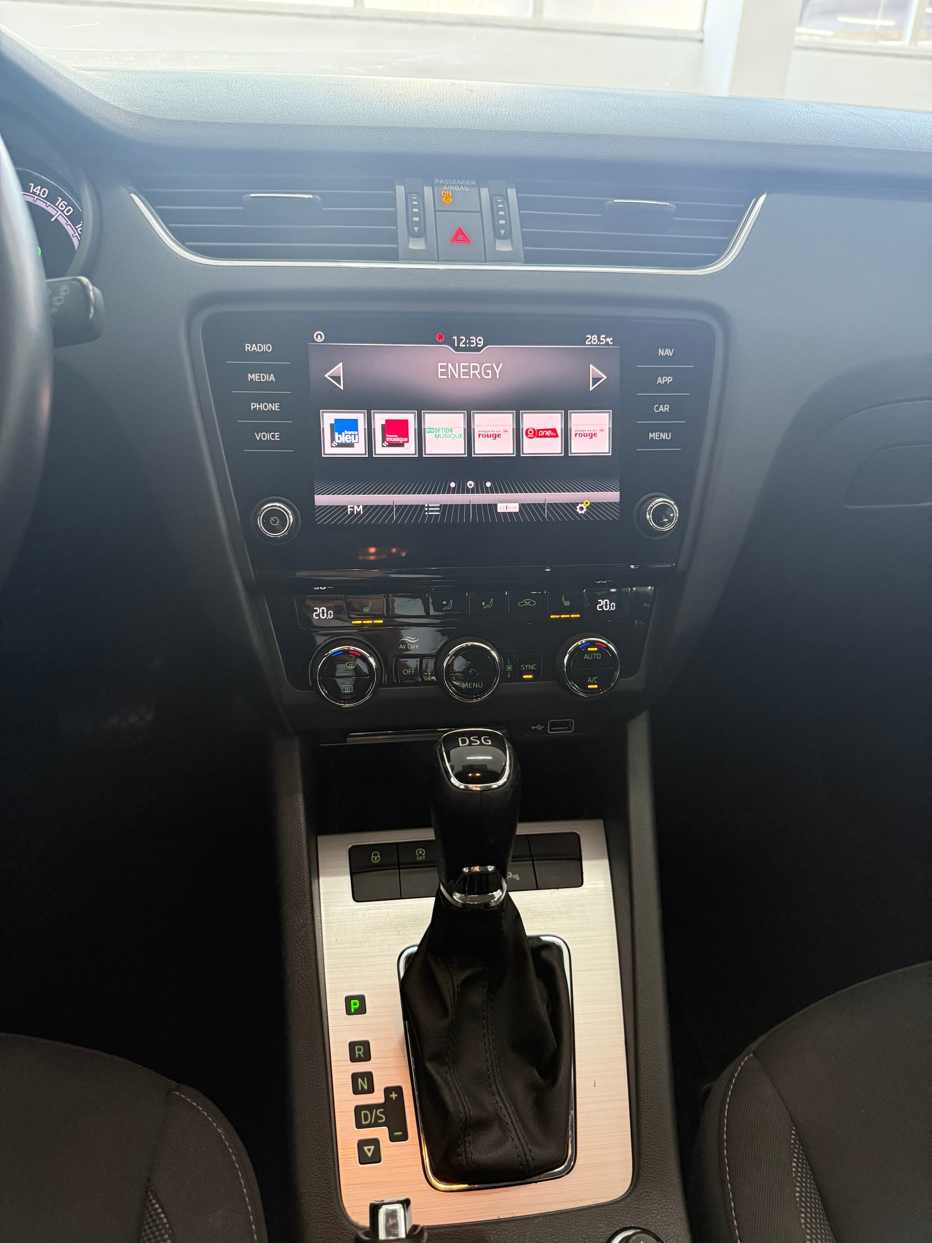 SKODA Octavia Combi 2.0 TDI Ambition DSG-image-10