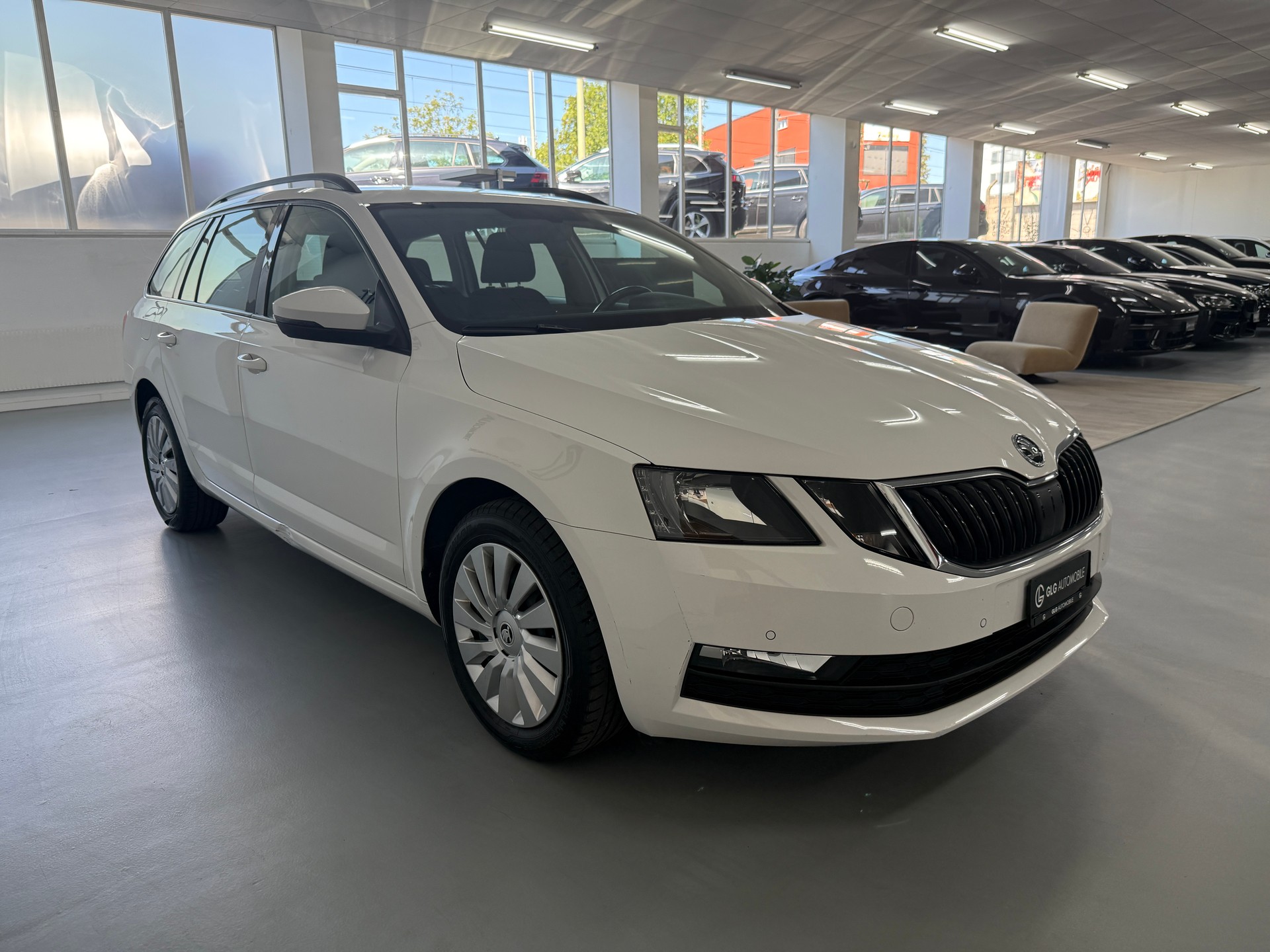 SKODA Octavia Combi 2.0 TDI Ambition DSG-showroom-element-2