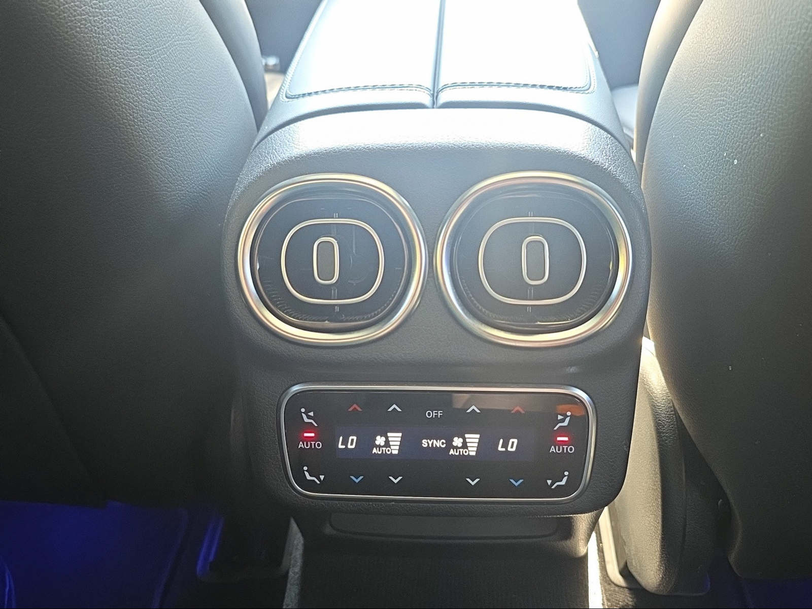 MERCEDES-BENZ GLC 300 4Matic AMG Line 9G-Tronic-image-18