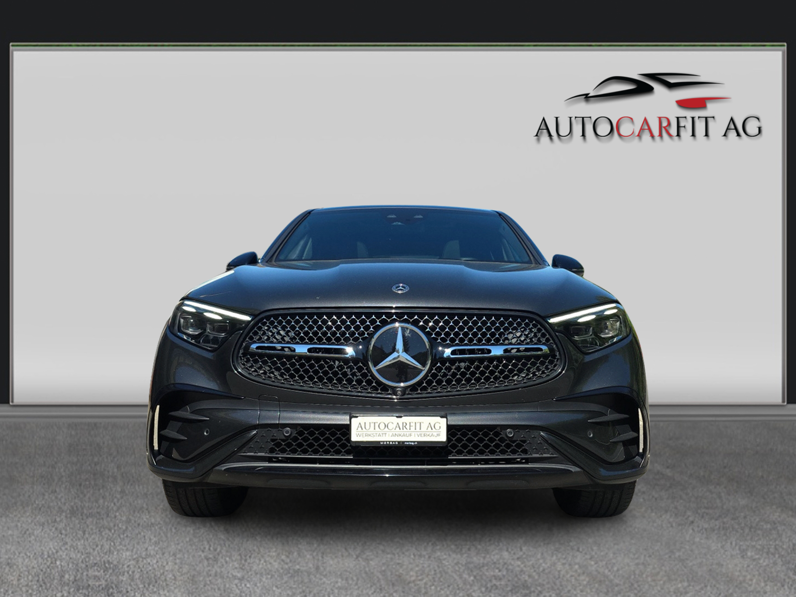 MERCEDES-BENZ GLC 300 4Matic AMG Line 9G-Tronic-showroom-element-2
