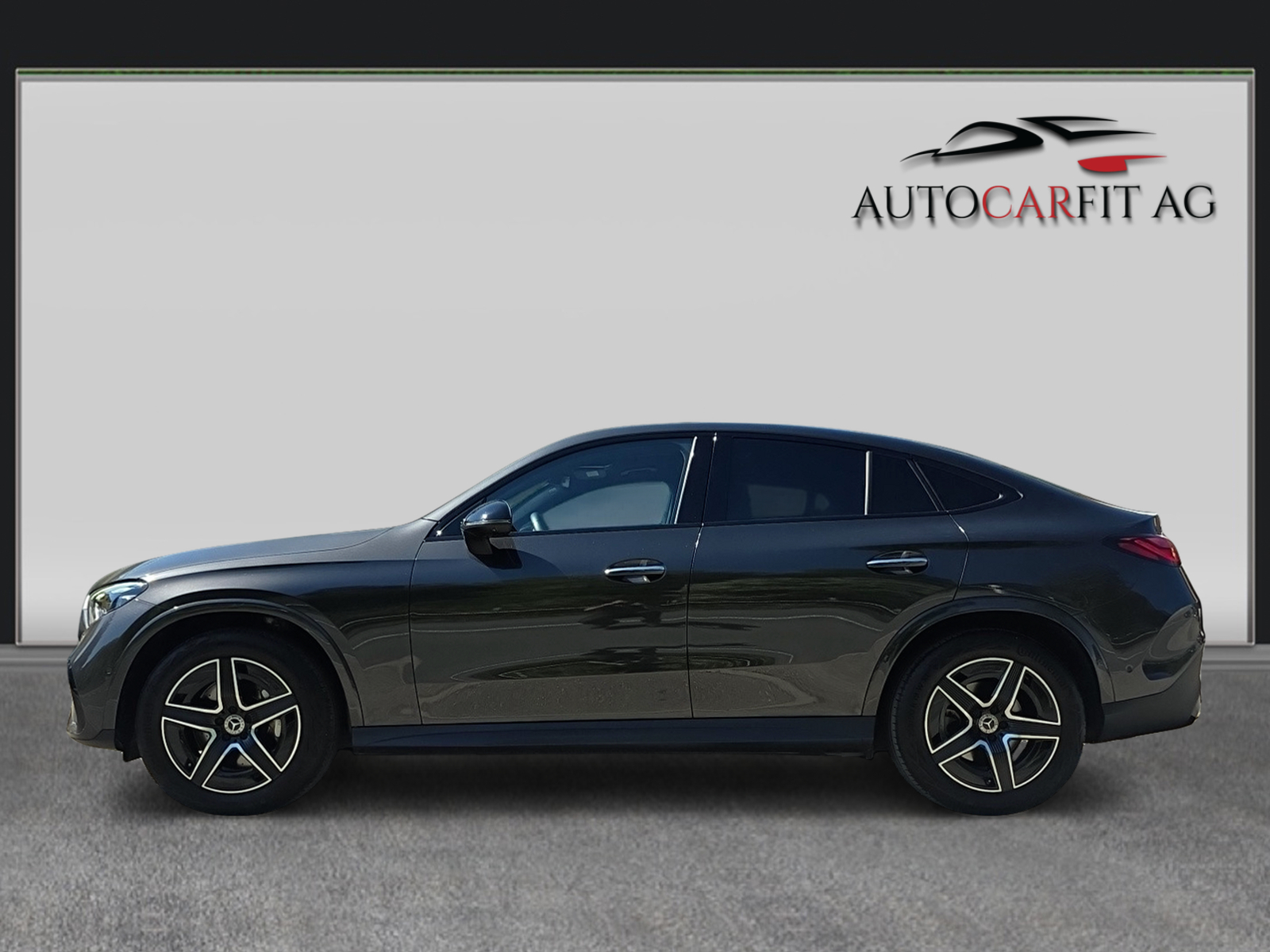 MERCEDES-BENZ GLC 300 4Matic AMG Line 9G-Tronic-showroom-element-3