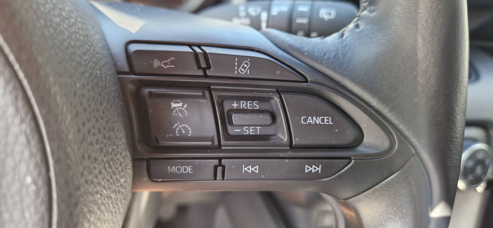 TOYOTA Yaris 1.5 VVT-iE Trend + Sport-image-12