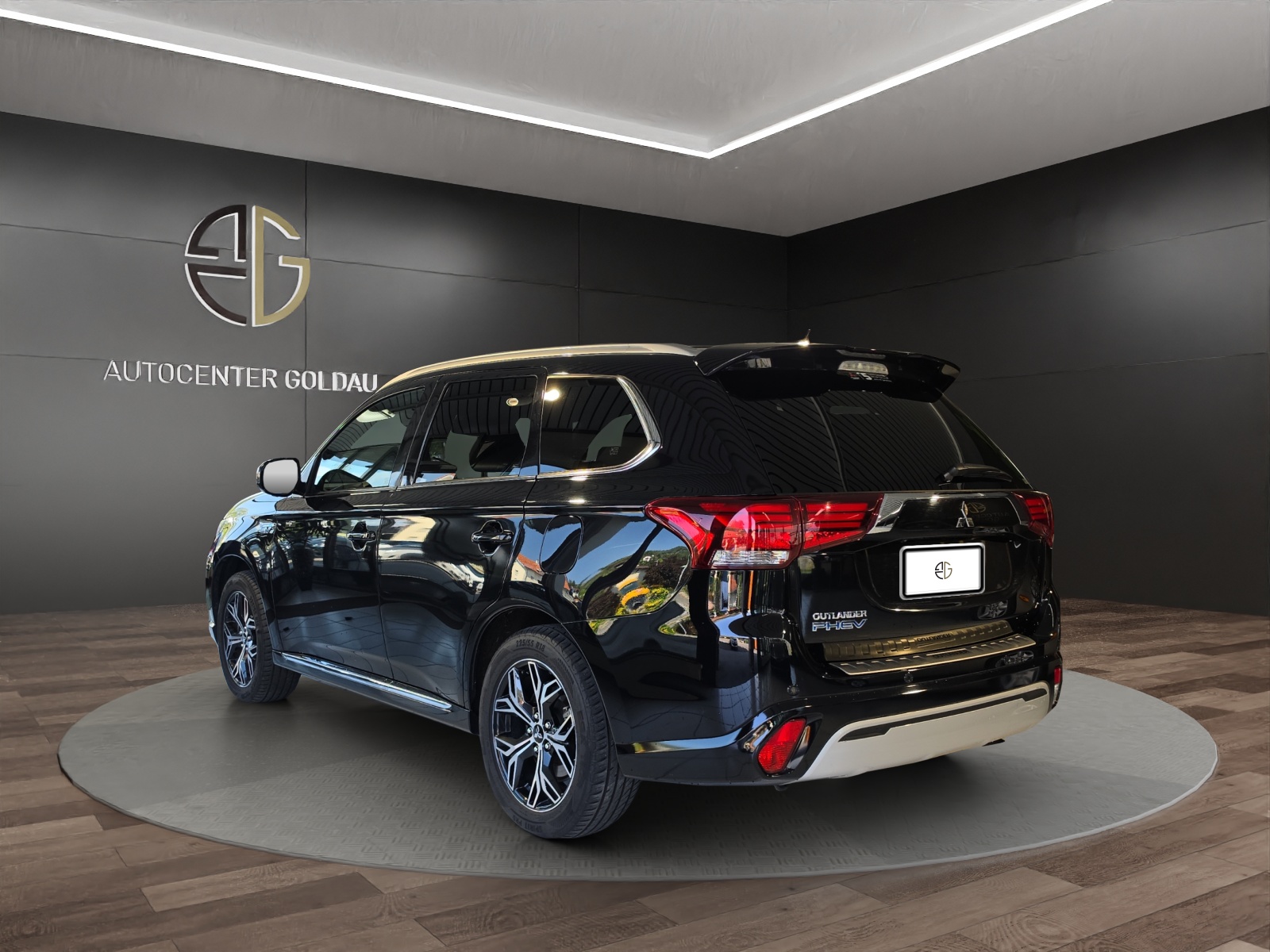 MITSUBISHI Outlander 2.4 PHEV Diamond 4WD Automatic-showroom-element-1