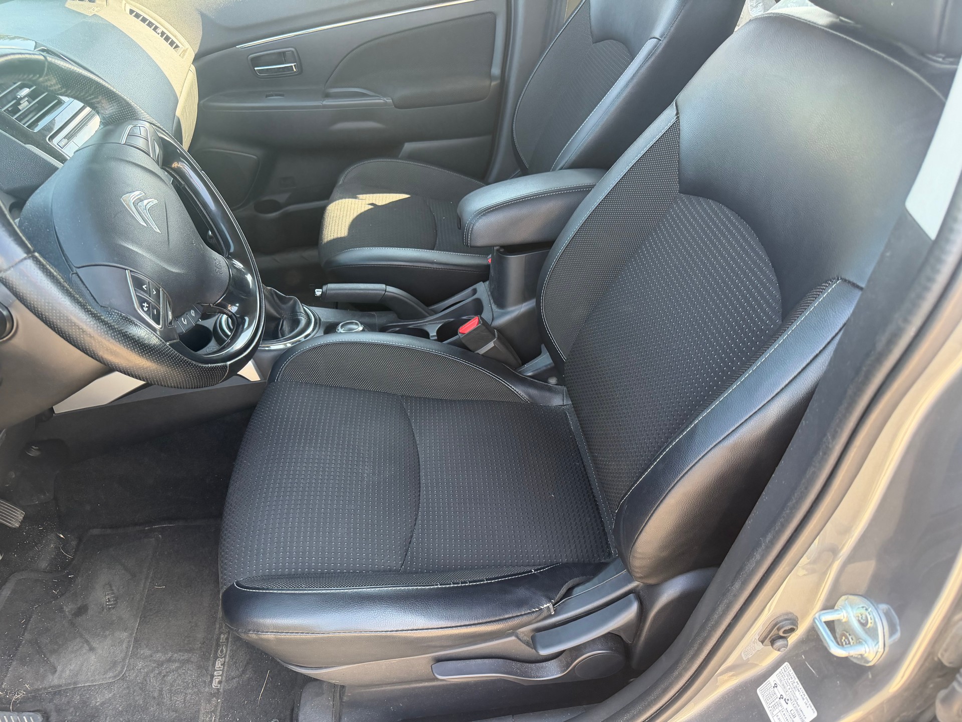 CITROEN C4 Aircross 1.6 HDi Exclusive 4WD-image-5