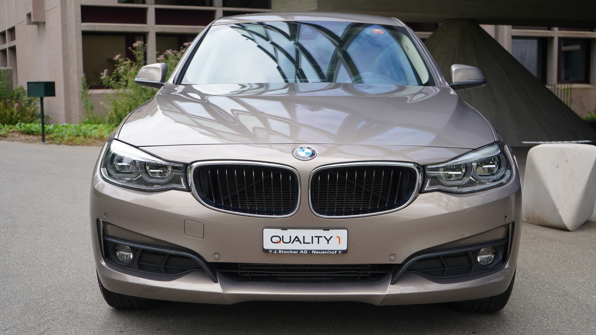 BMW 320d GT xDrive Steptronic-showroom-element-1