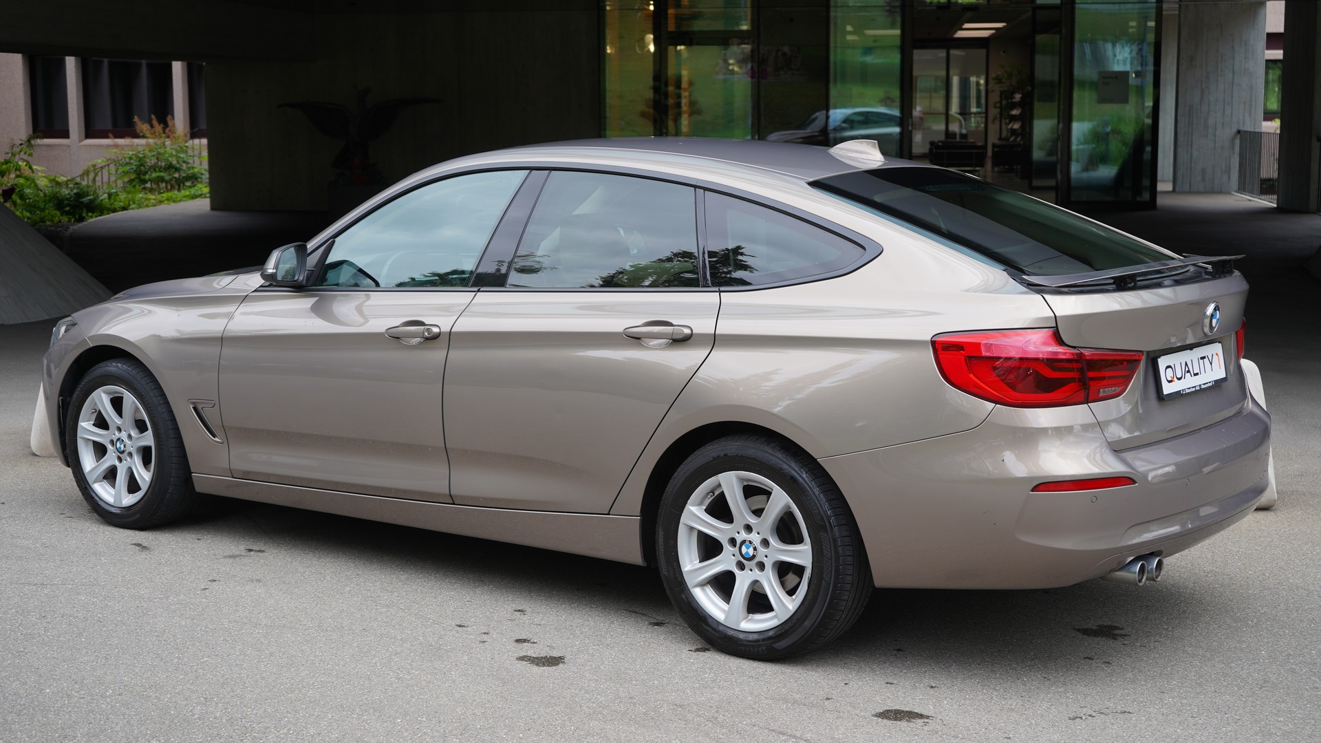 BMW 320d GT xDrive Steptronic-showroom-element-2