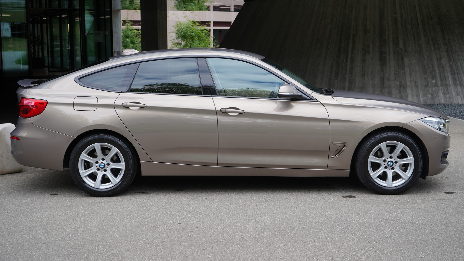 BMW 320d GT xDrive Steptronic-showroom-element-3