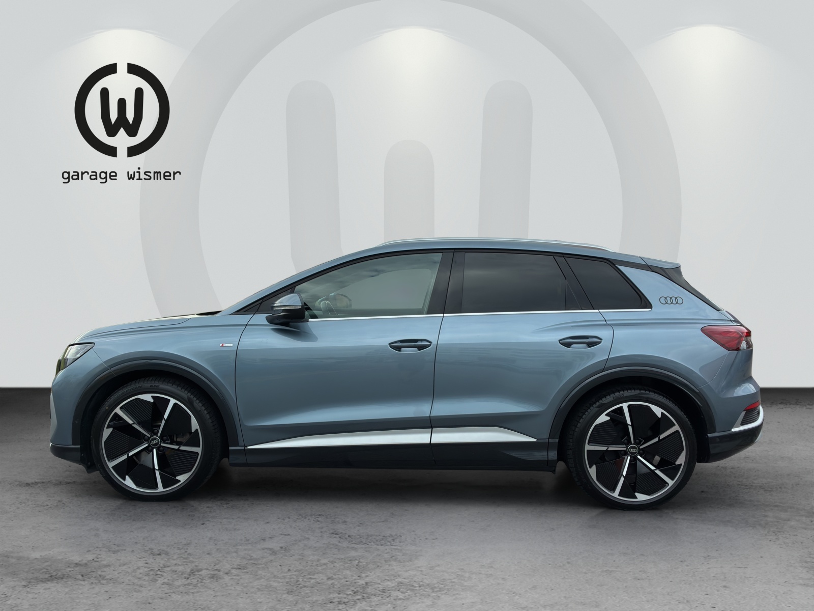 AUDI Q4 e-tron 45 quattro-showroom-element-1