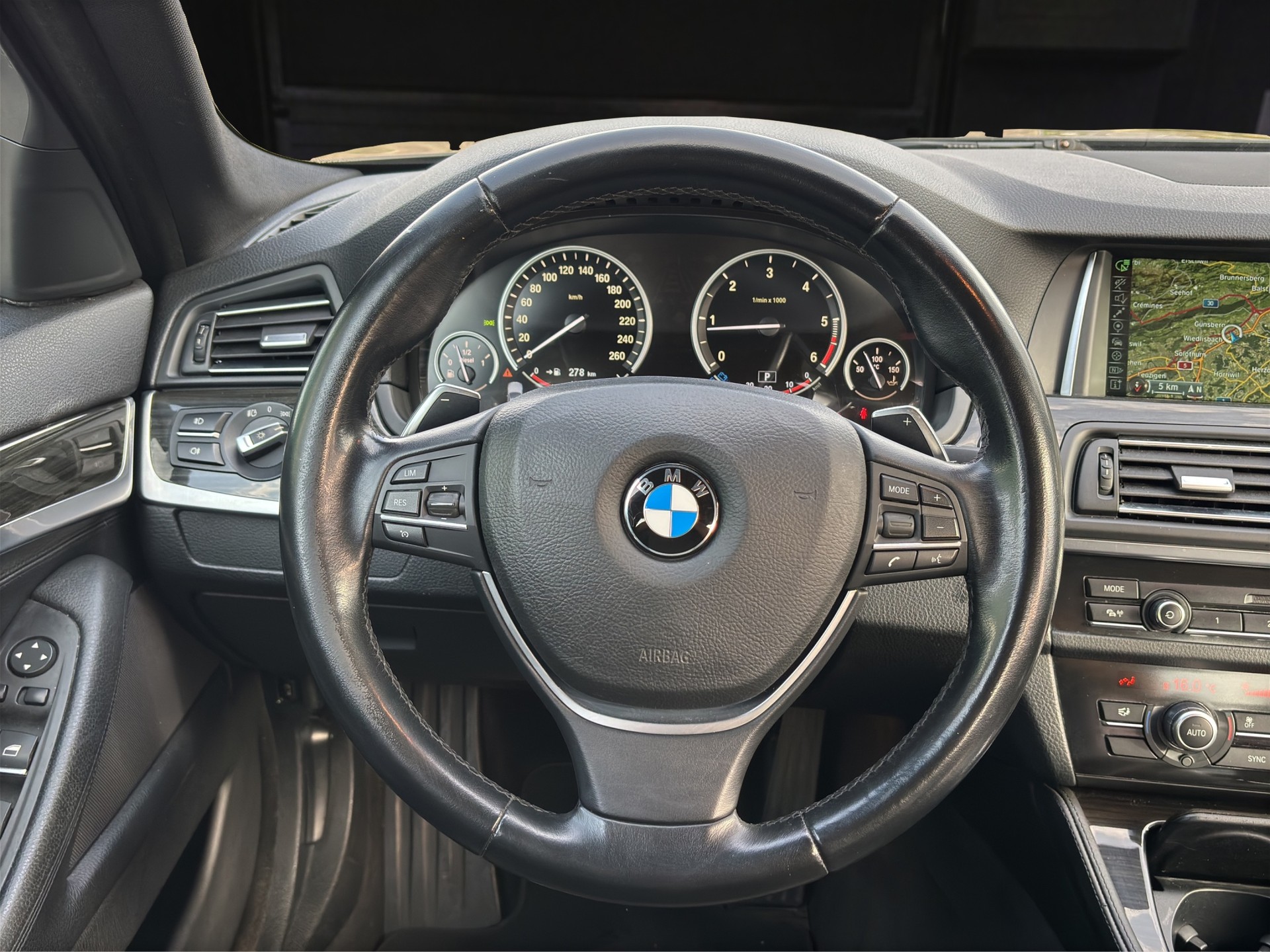 BMW 520d xDrive Steptronic-image-11