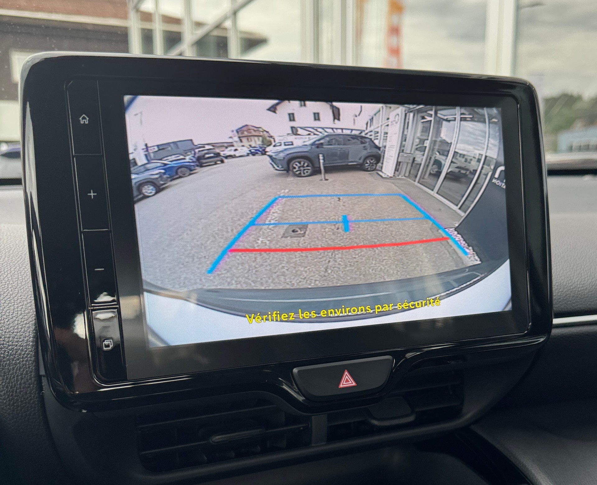 TOYOTA Yaris Cross 1.5 Comfort e-CVT-image-17