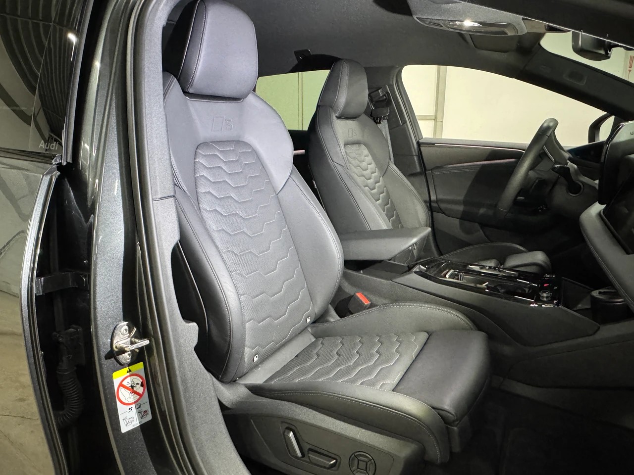 AUDI A6 Avant e-tron S-LINE quattro 428PS // CH-Fahrzeug // Paket Premium experience-image-9