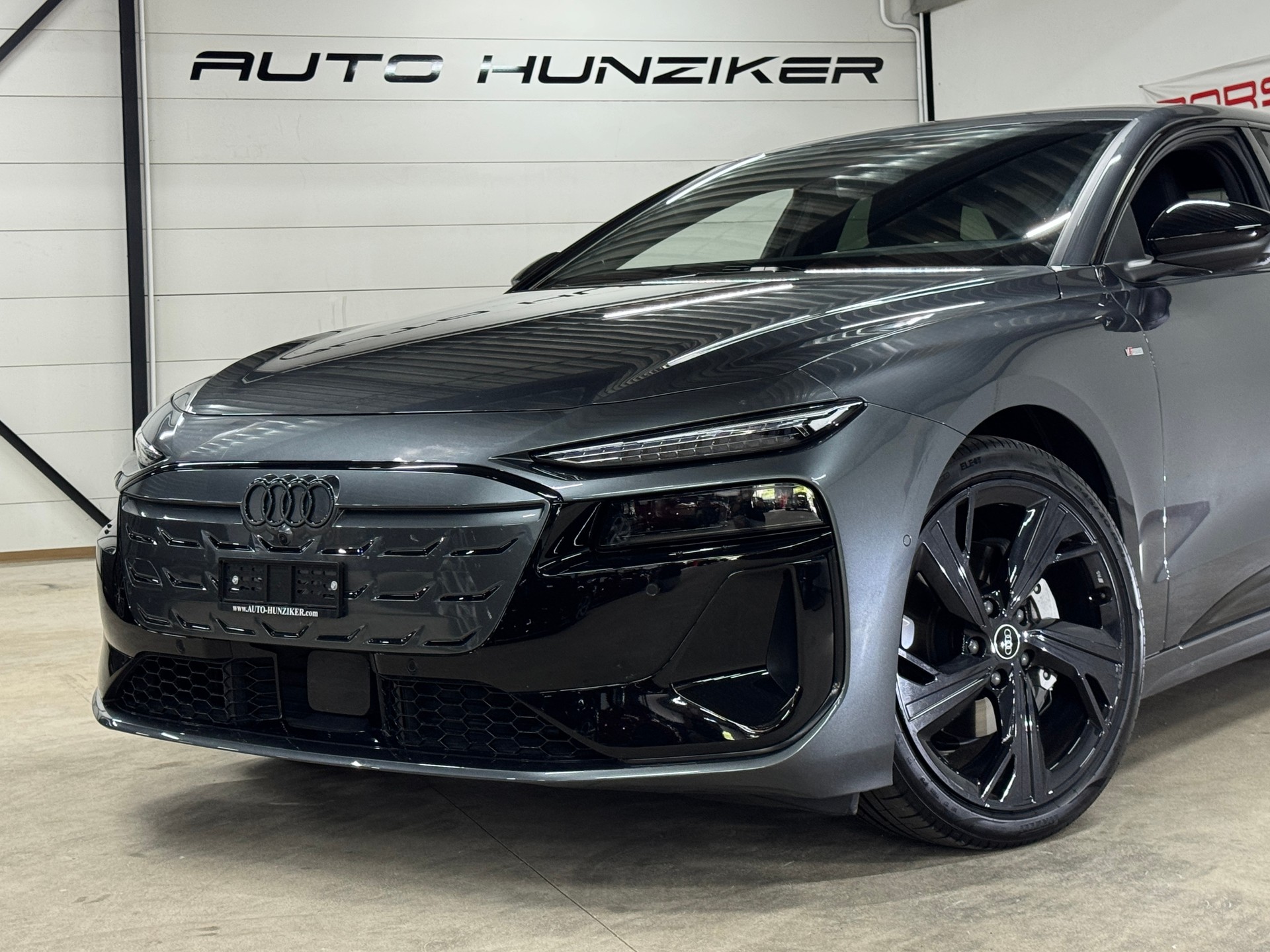 AUDI A6 Avant e-tron S-LINE quattro 428PS // CH-Fahrzeug // Paket Premium experience-showroom-element-1