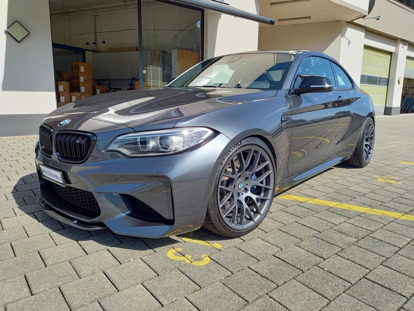BMW M2 Drivelogic-showroom-element-3