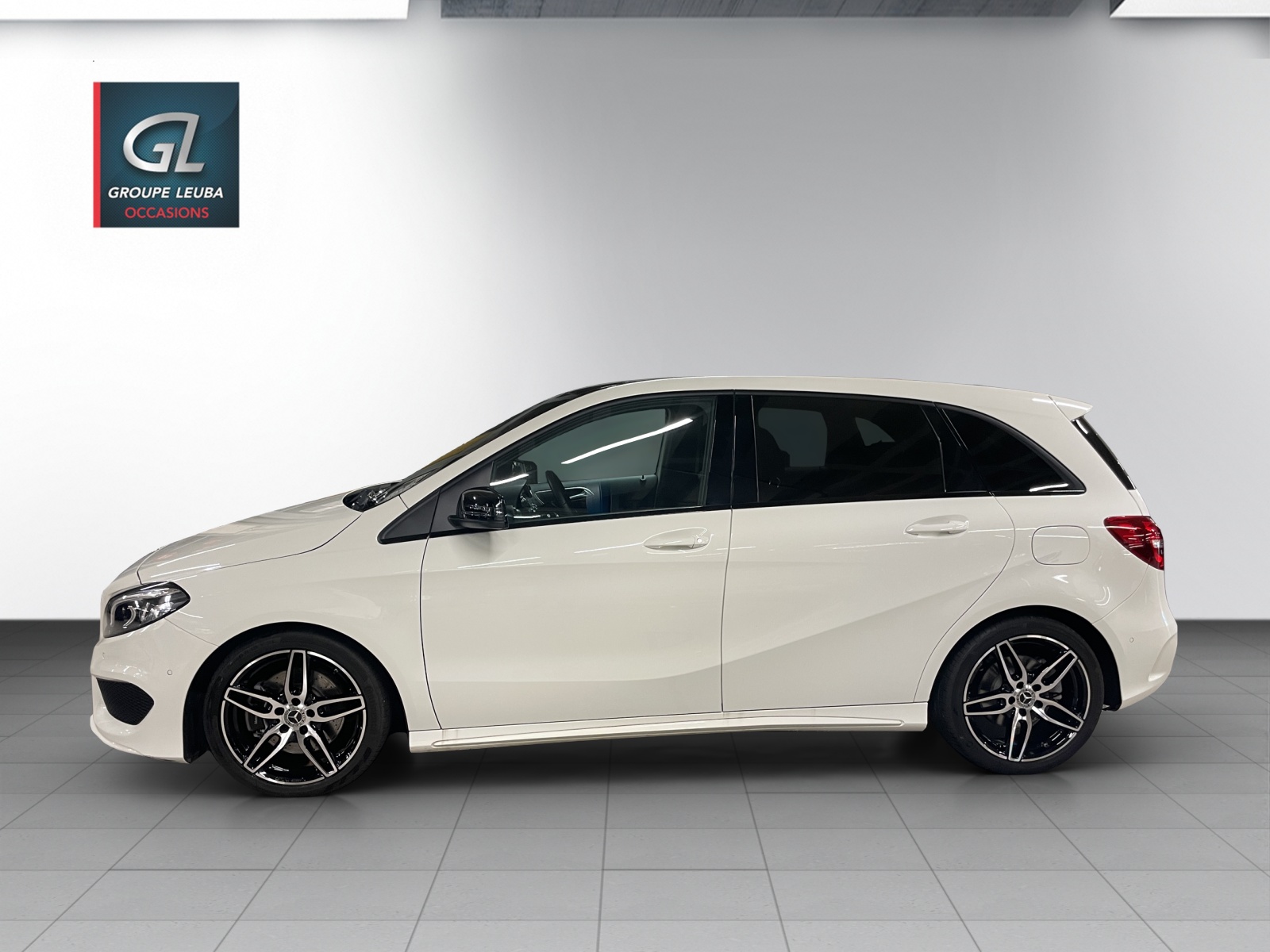 MERCEDES-BENZ B 220 AMG Line 4Matic 7G-DCT-showroom-element-2