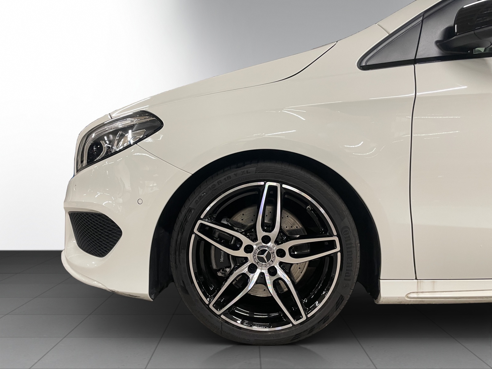 MERCEDES-BENZ B 220 AMG Line 4Matic 7G-DCT-image-6