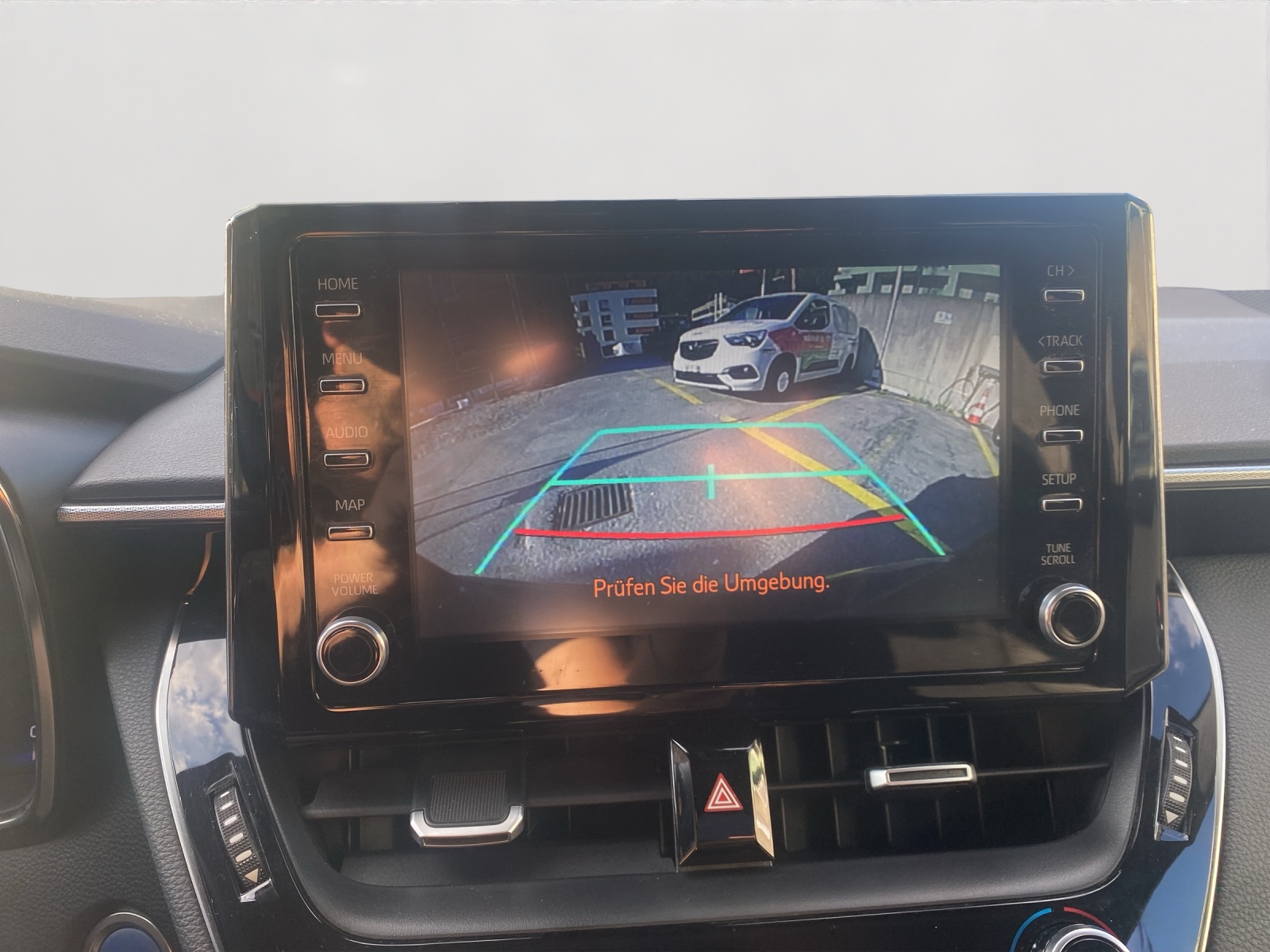 TOYOTA Corolla 2.0 HSD Premium e-CVT-image-12