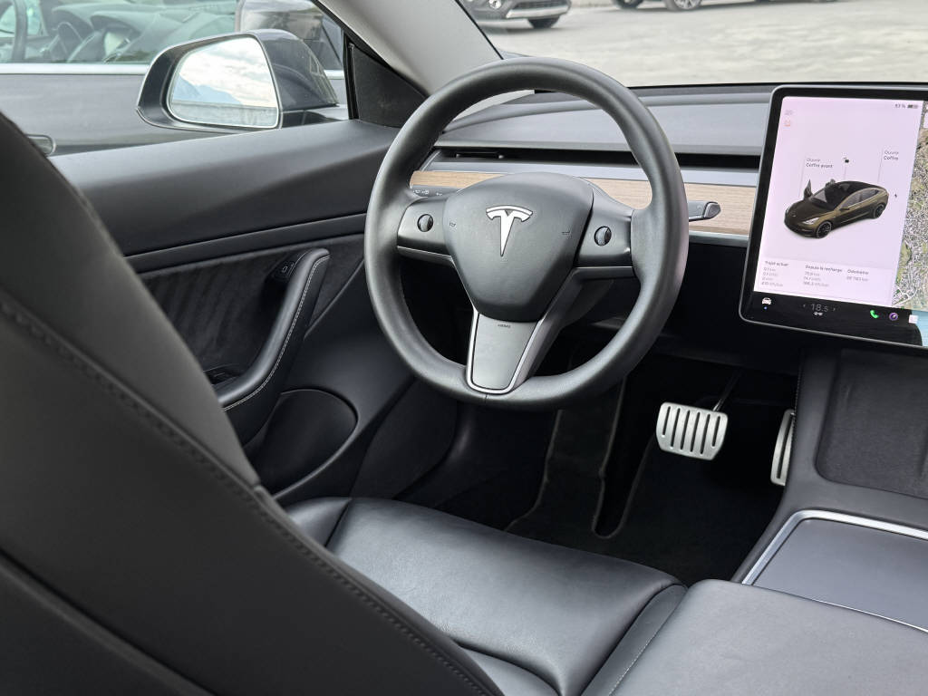 TESLA Model 3 Performance D-image-5