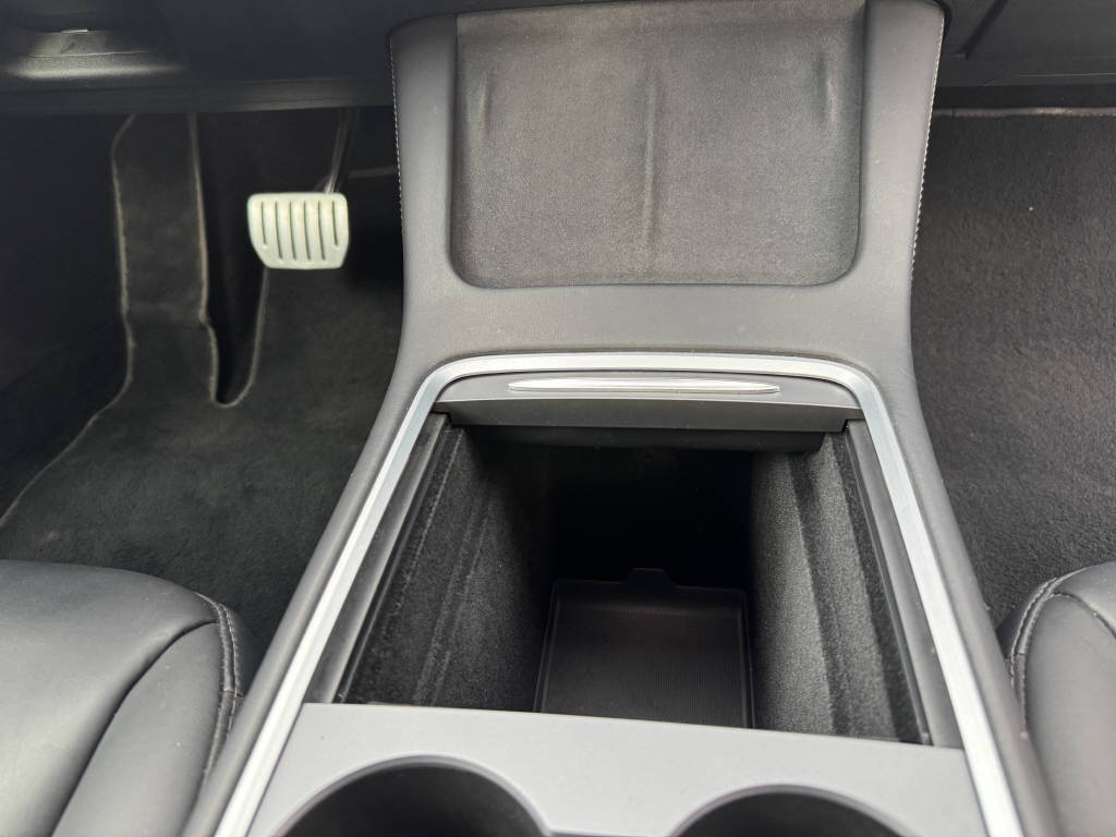 TESLA Model 3 Performance D-image-12