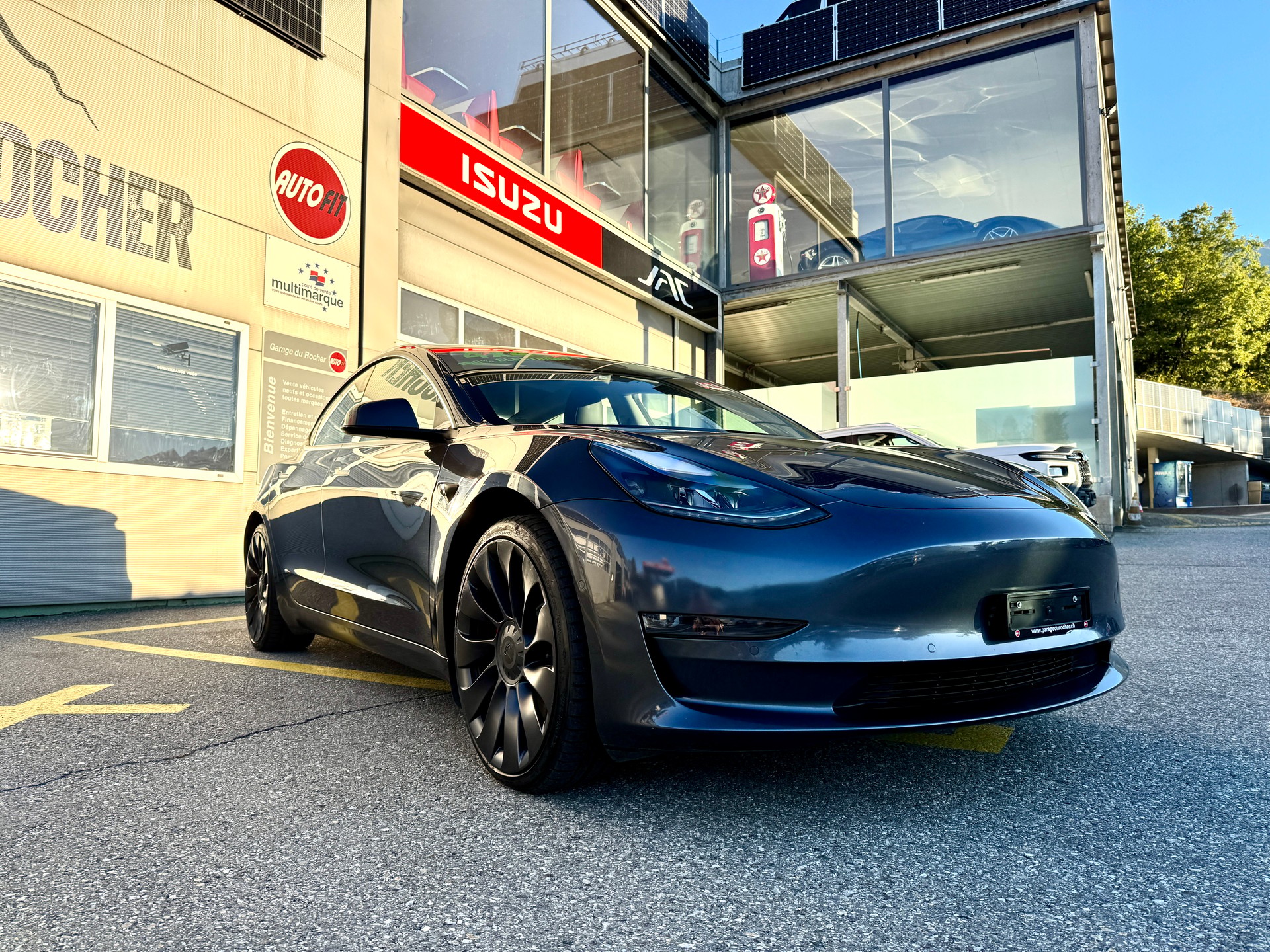 TESLA Model 3 Performance D-showroom-element-3