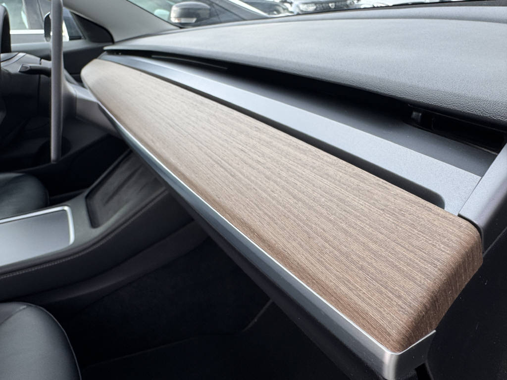 TESLA Model 3 Performance D-image-11