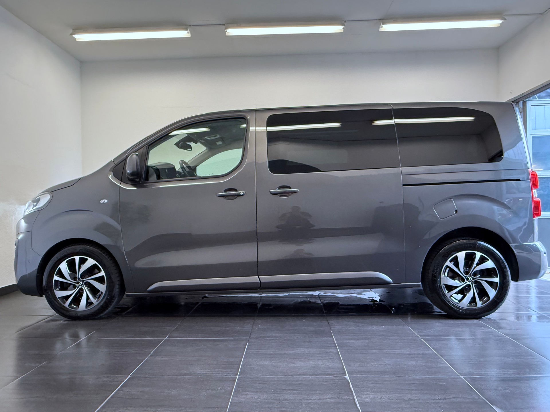 CITROEN Spacetourer 2.0 BlueHDi Shine M EAT-image-9