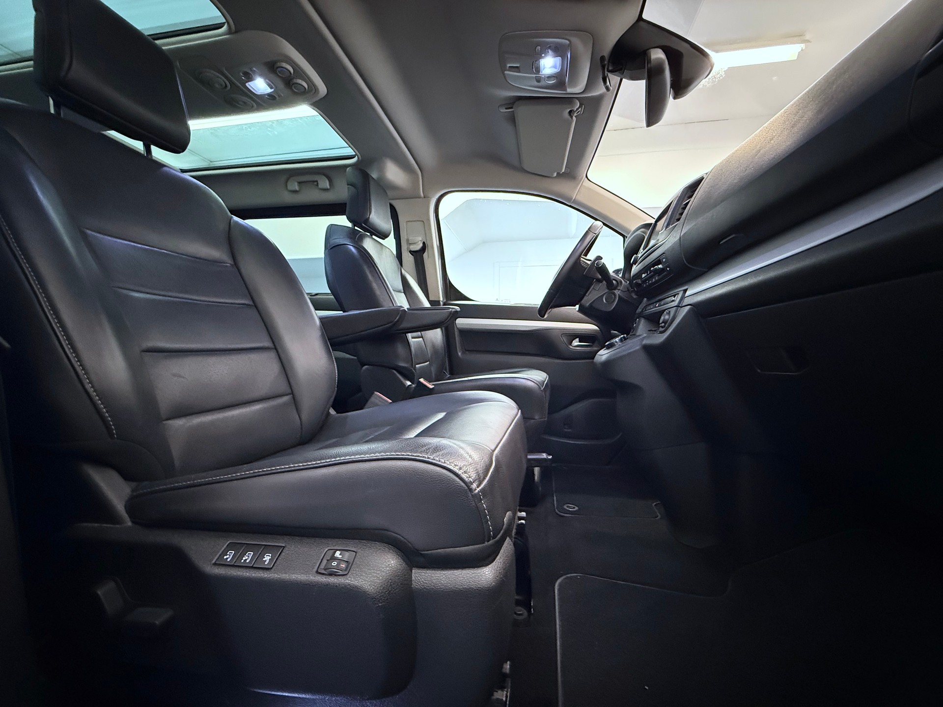 CITROEN Spacetourer 2.0 BlueHDi Shine M EAT-image-24