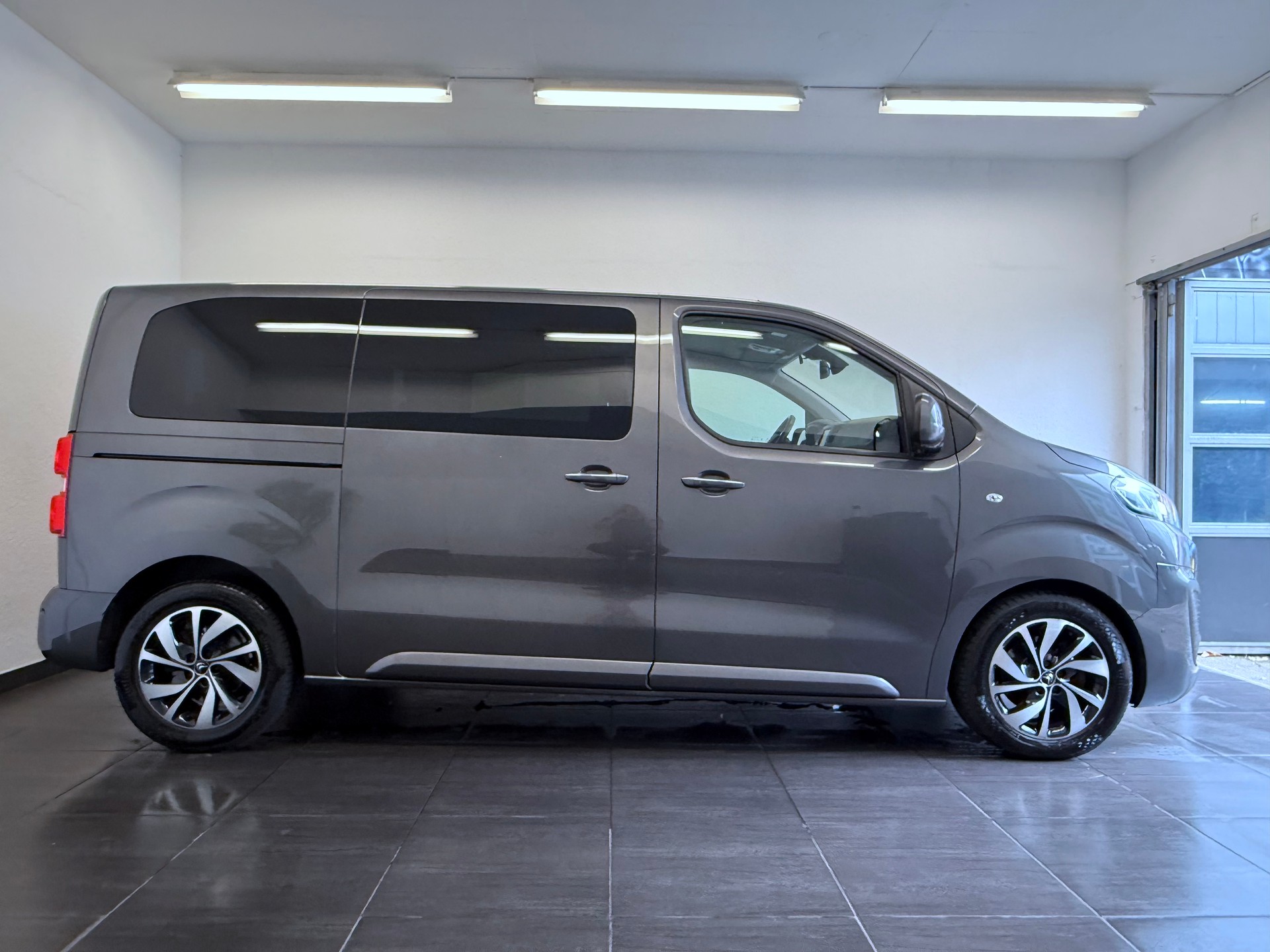 CITROEN Spacetourer 2.0 BlueHDi Shine M EAT-showroom-element-3