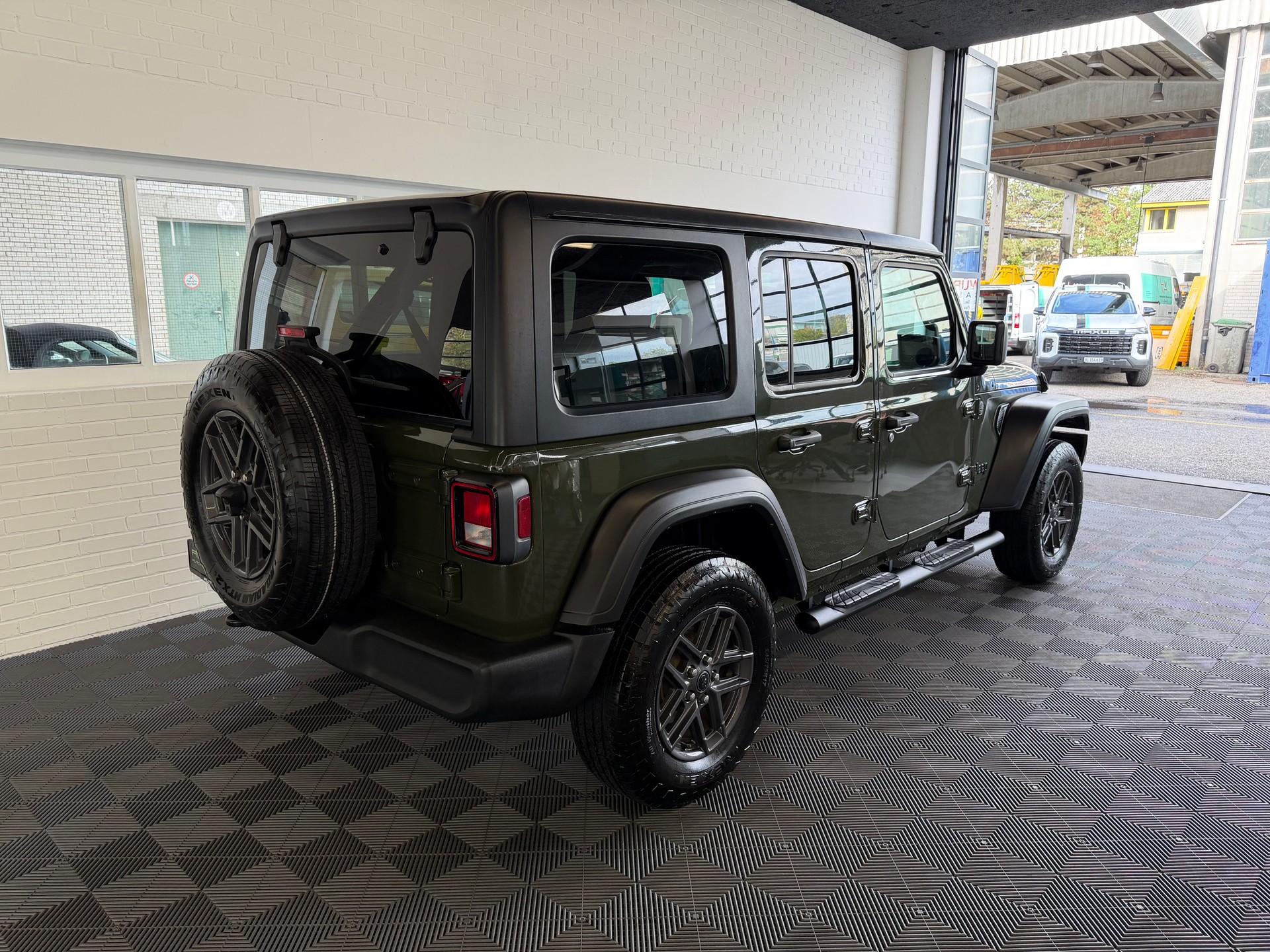 JEEP Wrangler 2.0 Unlimited Rubicon Automatic-showroom-element-2