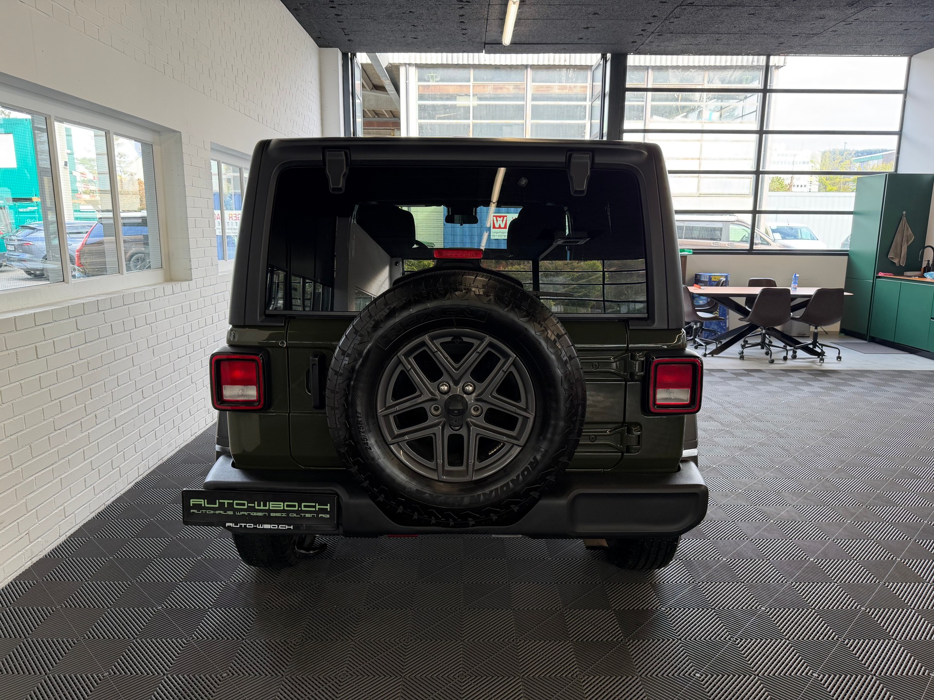 JEEP Wrangler 2.0 Unlimited Rubicon Automatic-showroom-element-3