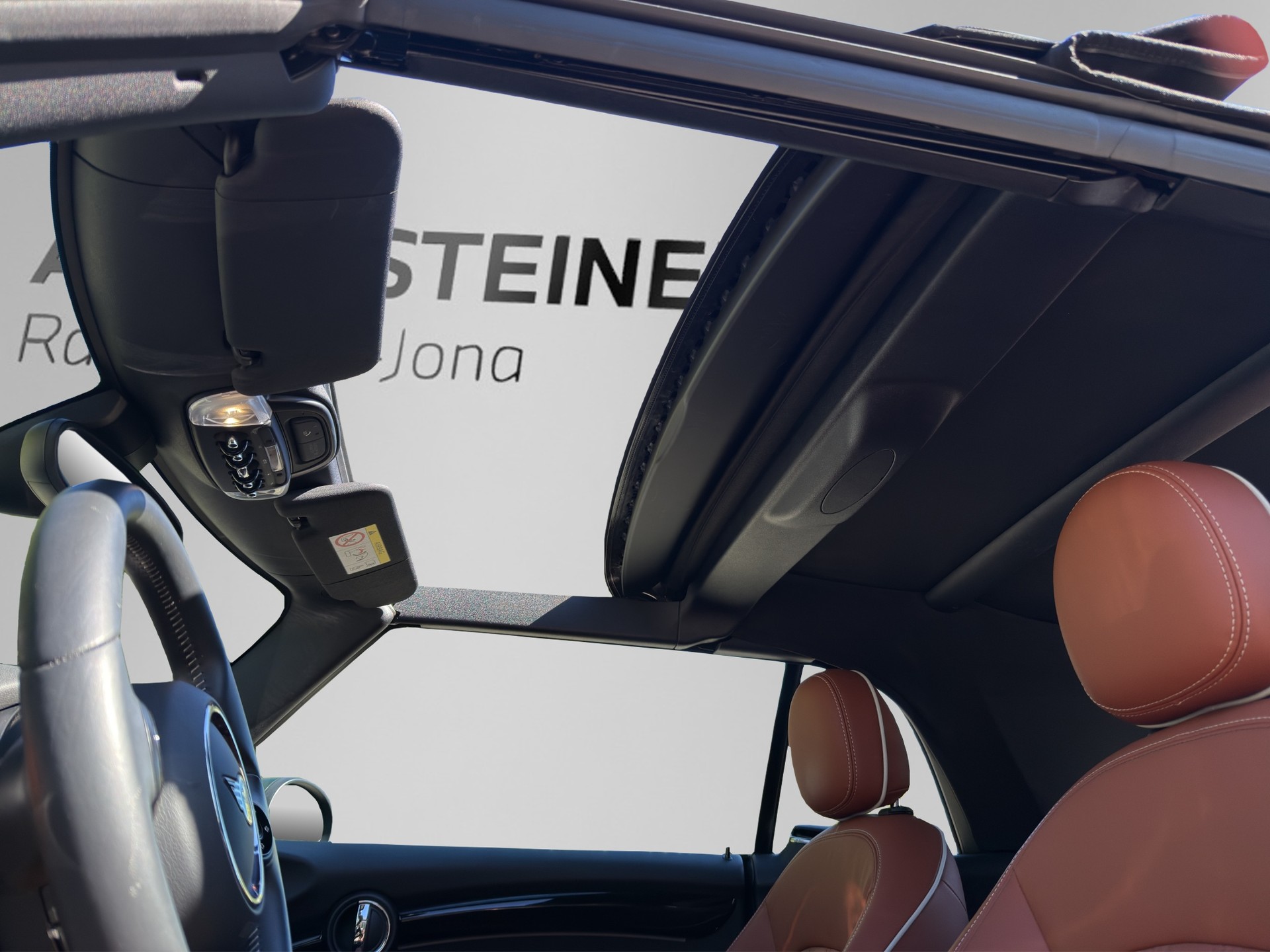 MINI Cabrio John Cooper Works-image-16