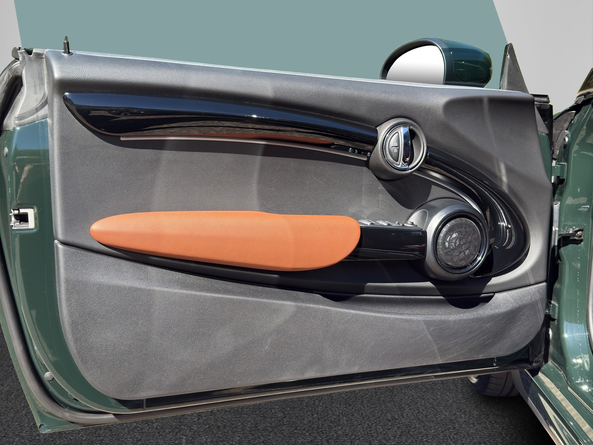 MINI Cabrio John Cooper Works-image-18