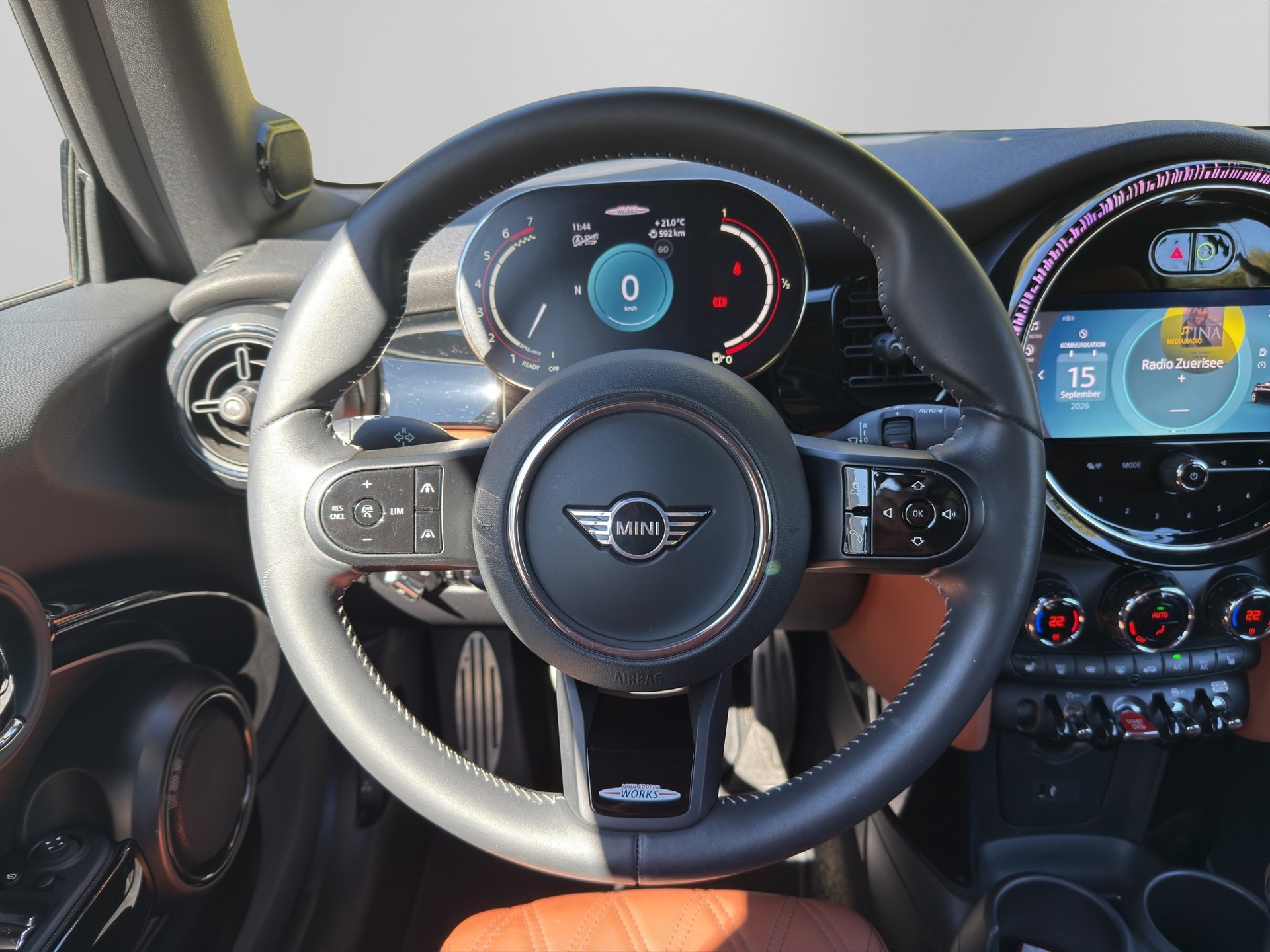 MINI Cabrio John Cooper Works-image-10