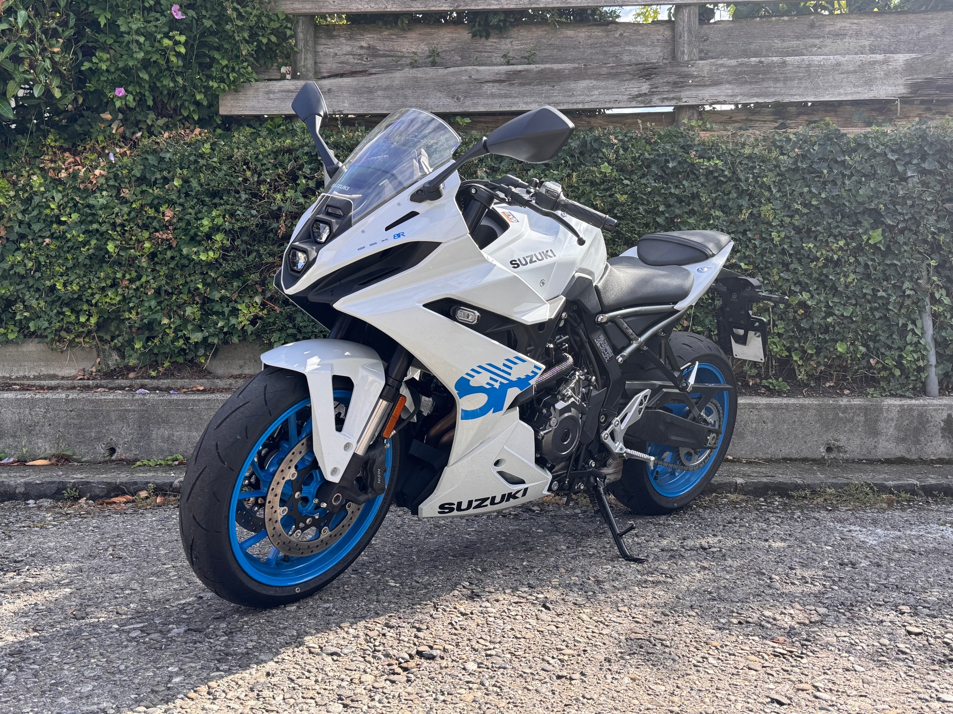 SUZUKI GSX-8R-image-1