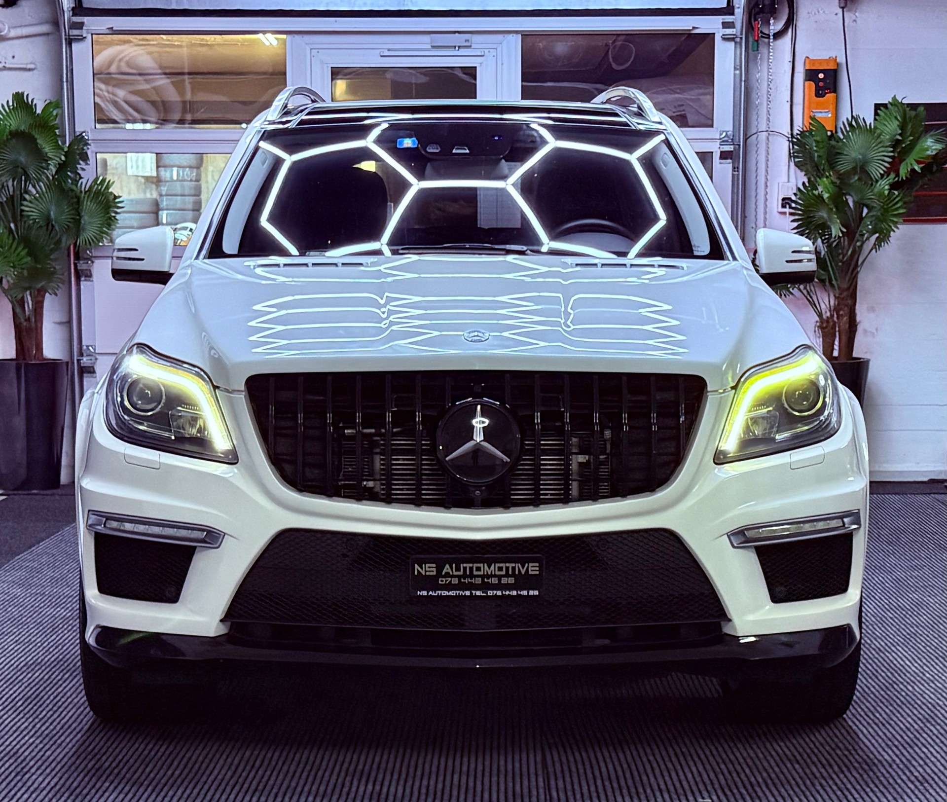 MERCEDES-BENZ GL 63 AMG 4Matic Speedshift Plus 7G-Tronic 7 Plätzer-showroom-element-1