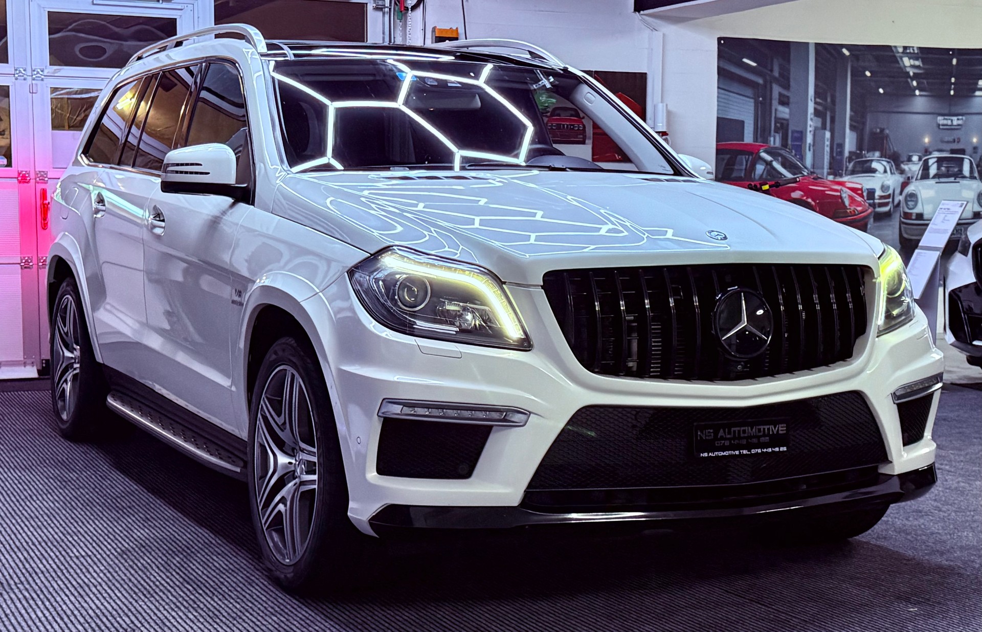 MERCEDES-BENZ GL 63 AMG 4Matic Speedshift Plus 7G-Tronic 7 Plätzer-showroom-element-2