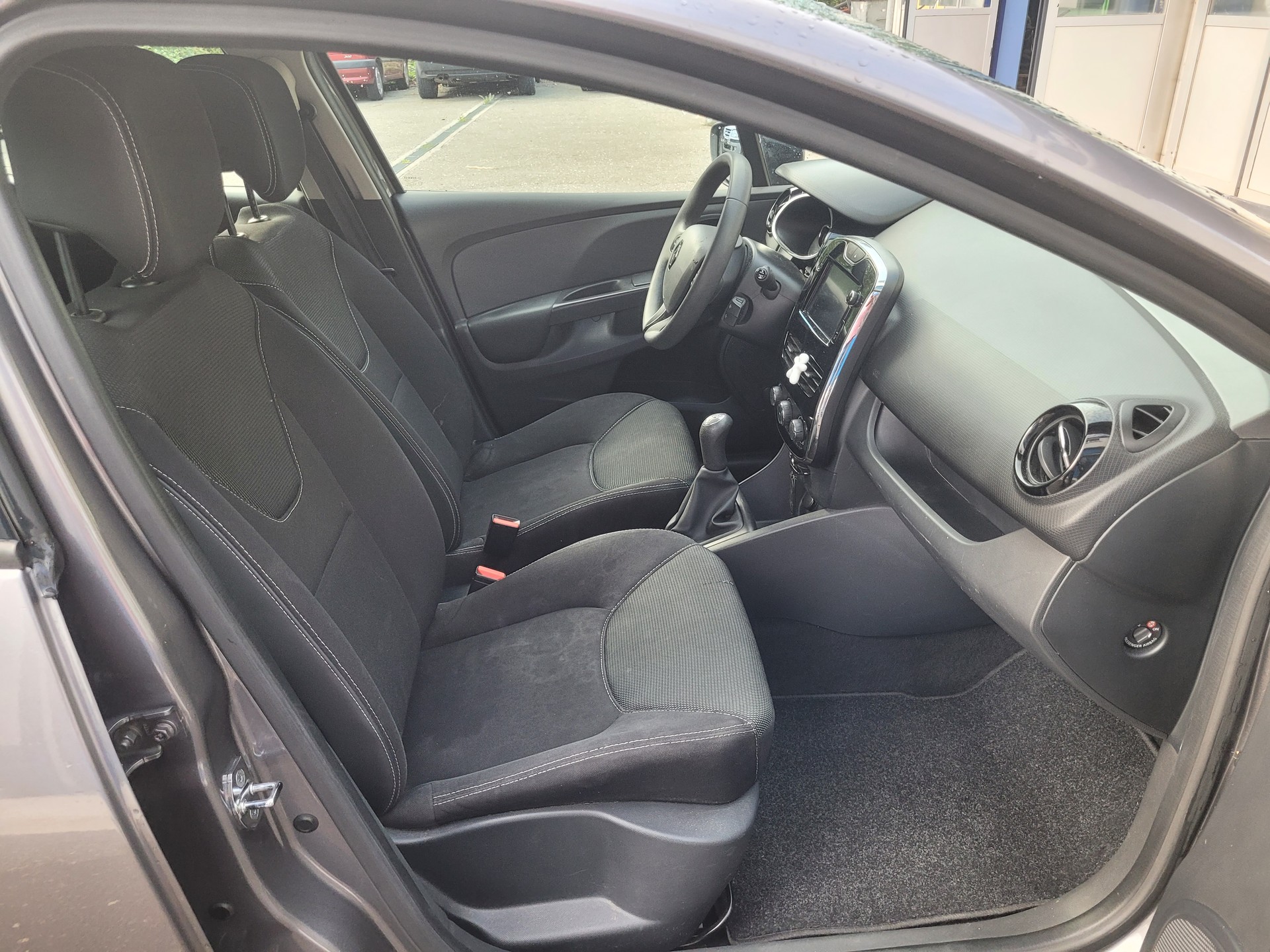 RENAULT Clio 0.9 12V Expression-image-9