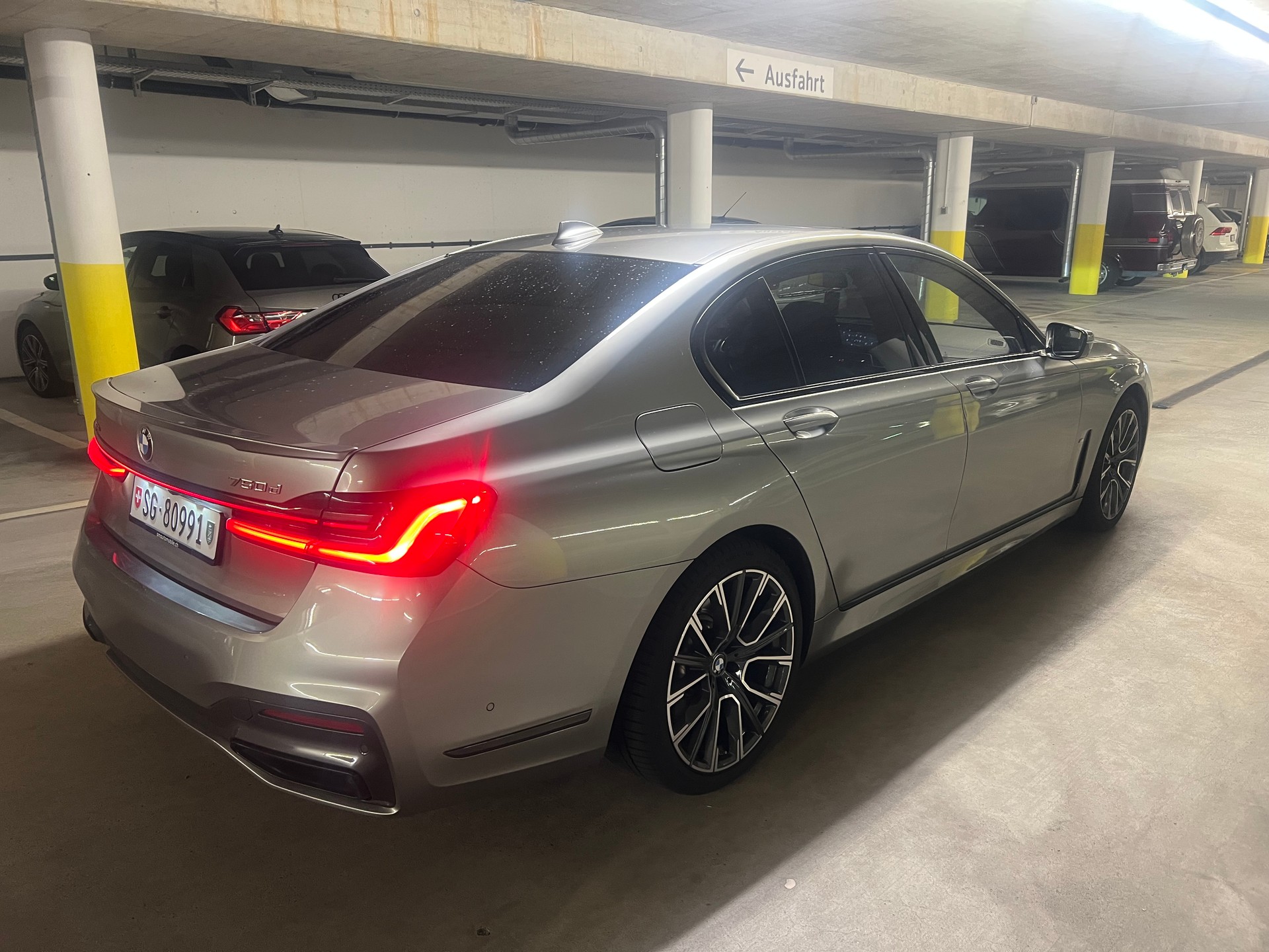 BMW 750d xDrive-image-3