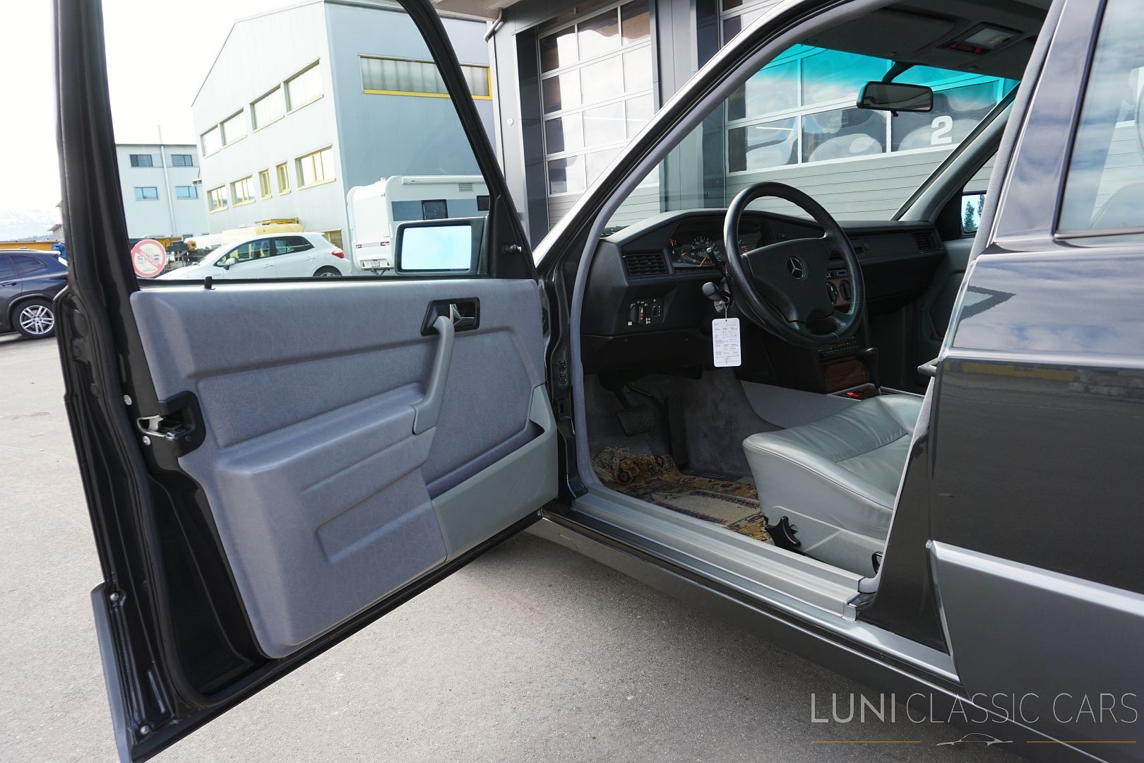 MERCEDES-BENZ 190 E 2.3-image-23