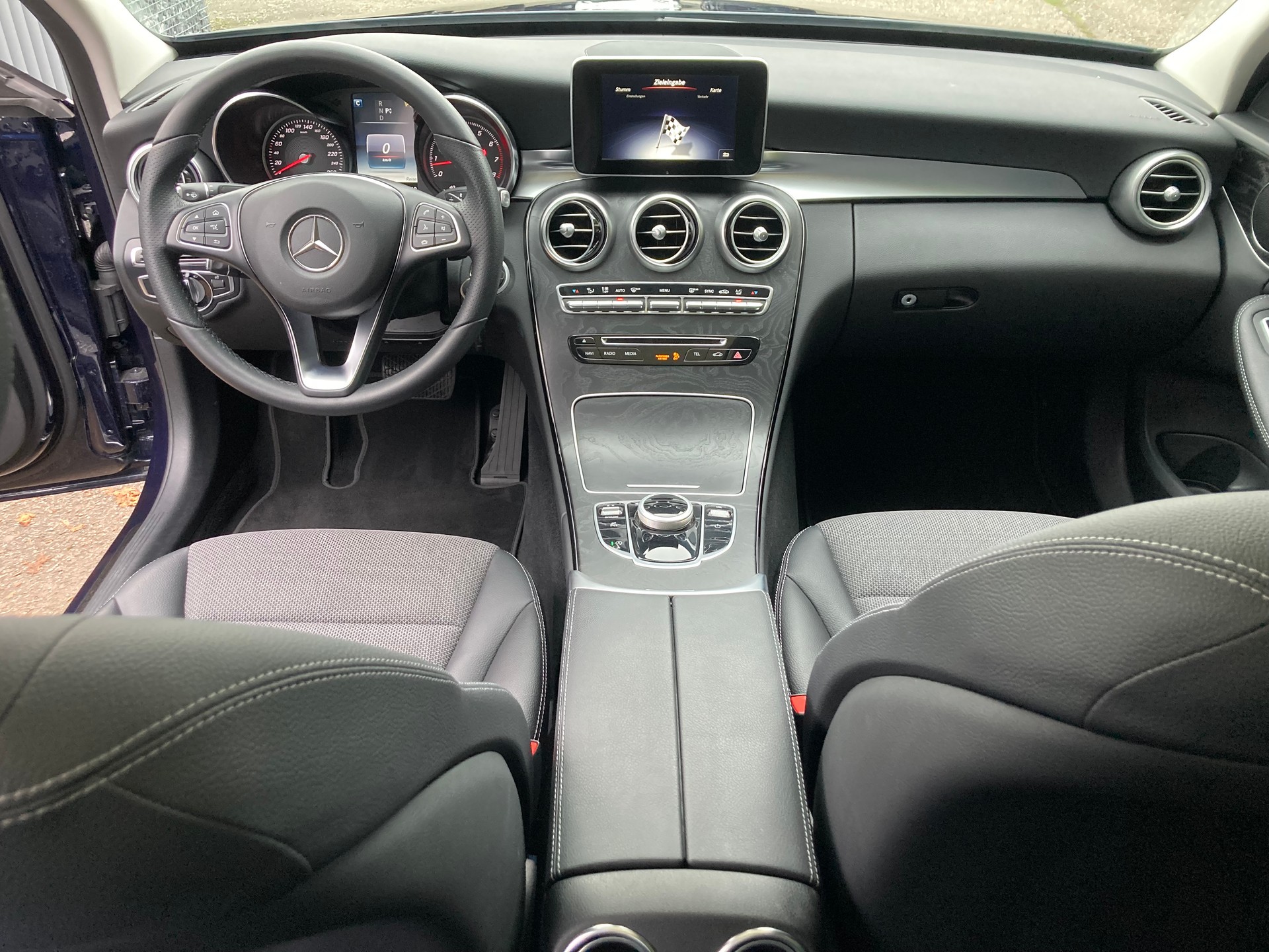 MERCEDES-BENZ C 200 Avantgarde 4Matic 7G-Tronic-image-7