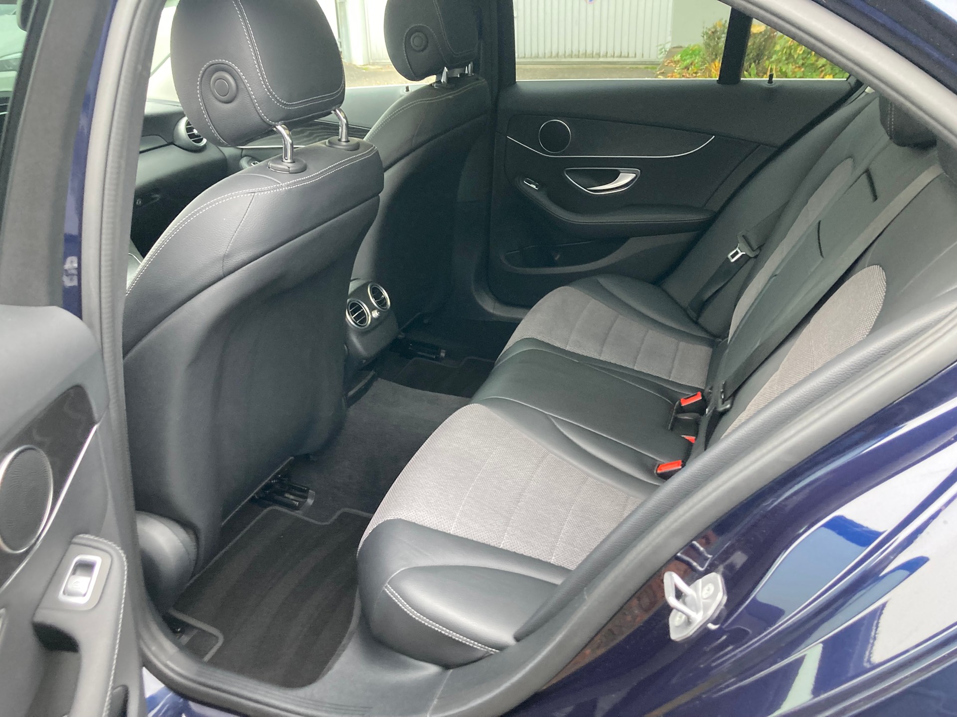 MERCEDES-BENZ C 200 Avantgarde 4Matic 7G-Tronic-image-6