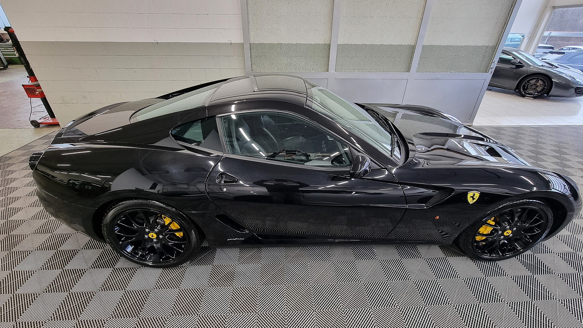 FERRARI 599 GTB FIORANO-showroom-element-1