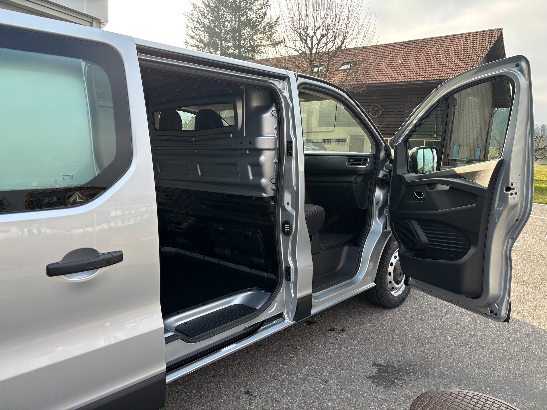 NISSAN Primastar 150 3.0L1H1 N-Connecta-image-5