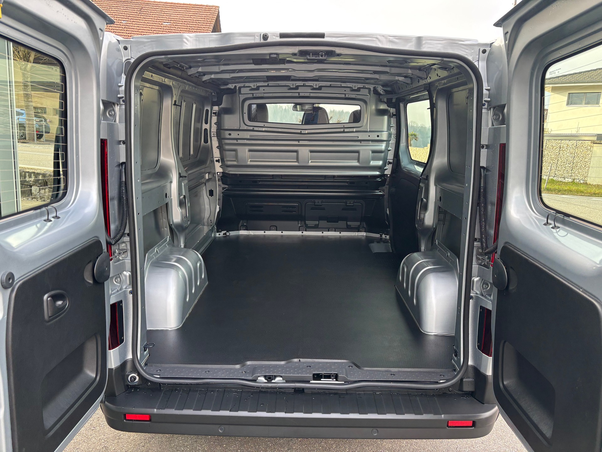 NISSAN Primastar 150 3.0L1H1 N-Connecta-image-4
