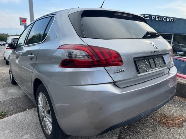 PEUGEOT 308 1.2 THP Allure Automatic-image-2