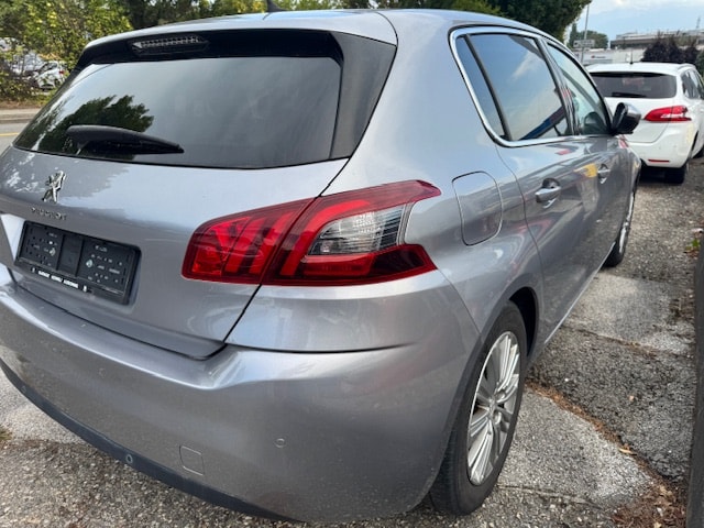 PEUGEOT 308 1.2 THP Allure Automatic-image-3
