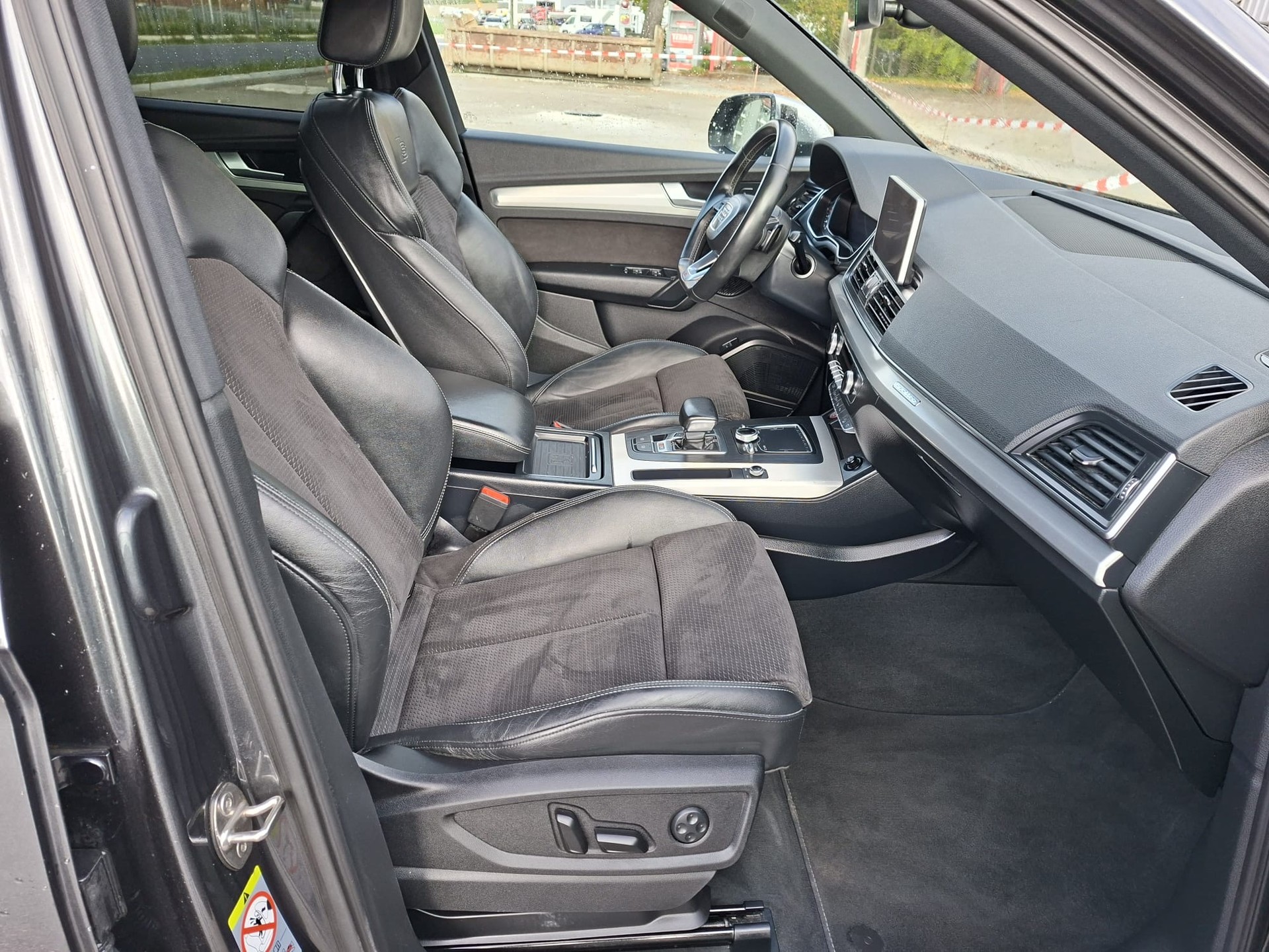 AUDI SQ5 3.0 TFSI quattro S-tronic-image-11