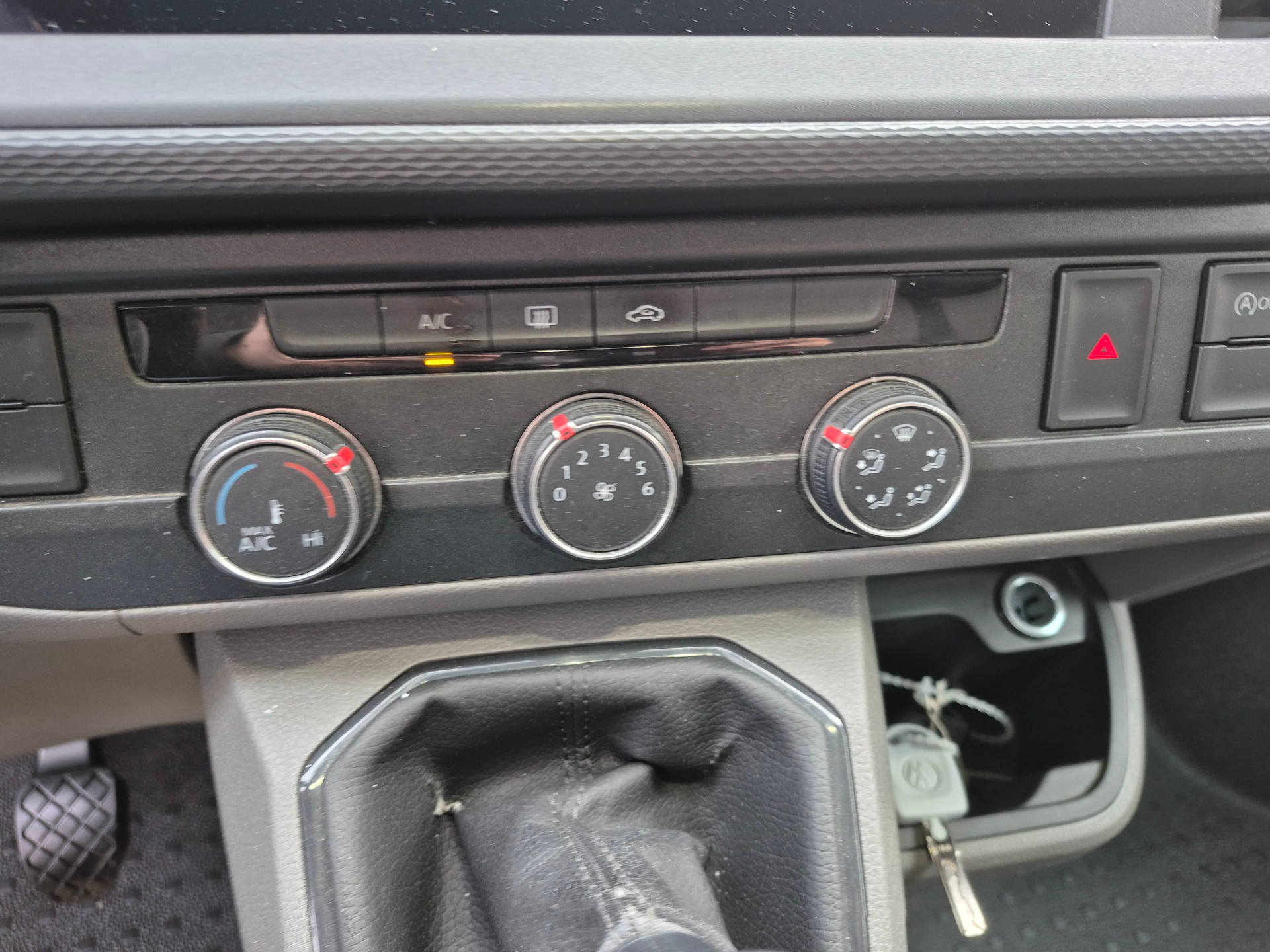 VW T6.1 2.0 TDI 4Motion-image-15